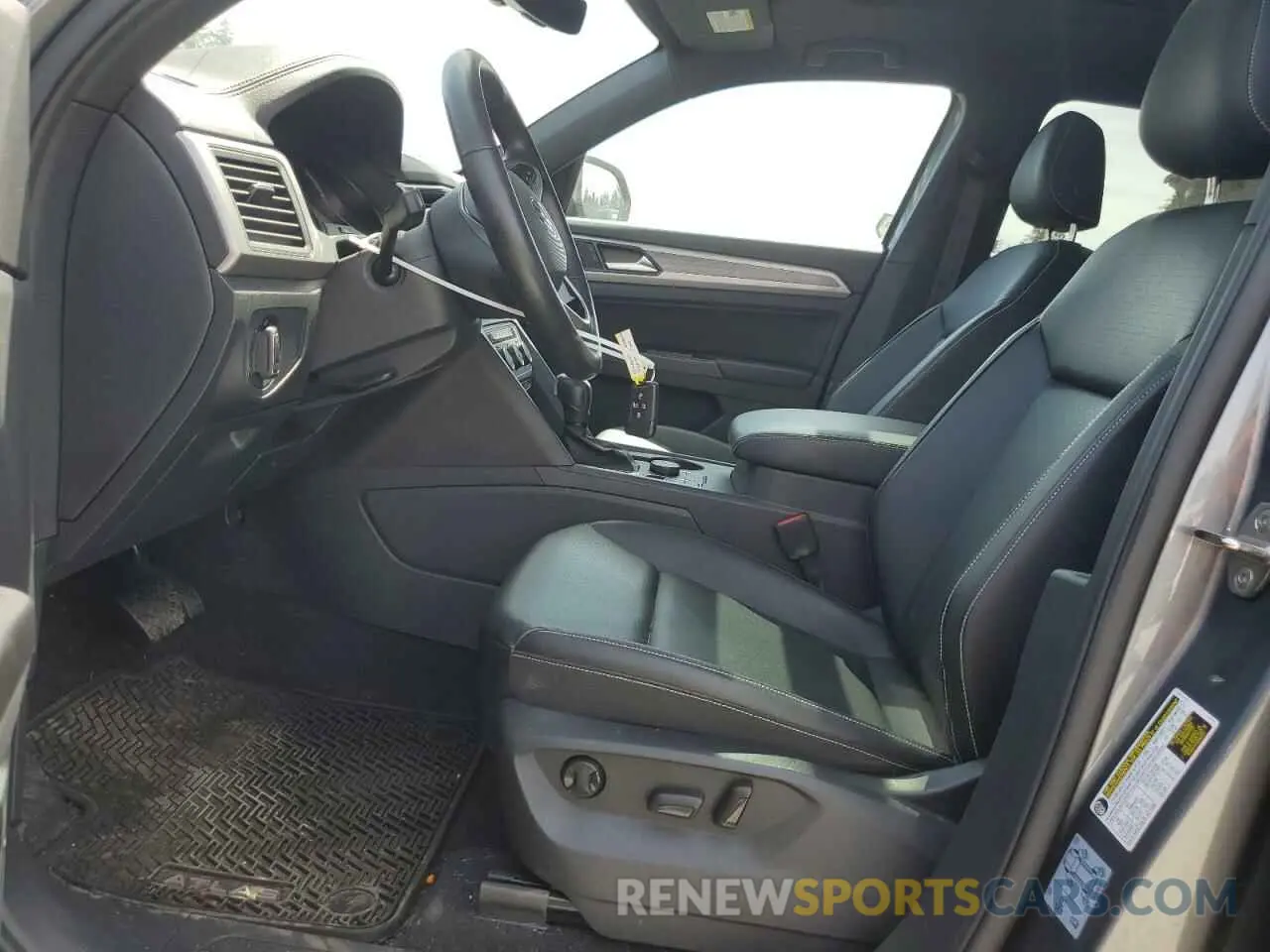 7 Photograph of a damaged car 1V26E2CA0LC230215 VOLKSWAGEN ATLAS 2020