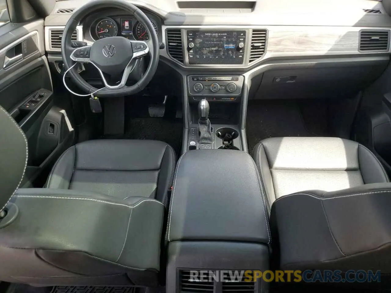 8 Photograph of a damaged car 1V26E2CA0LC230215 VOLKSWAGEN ATLAS 2020