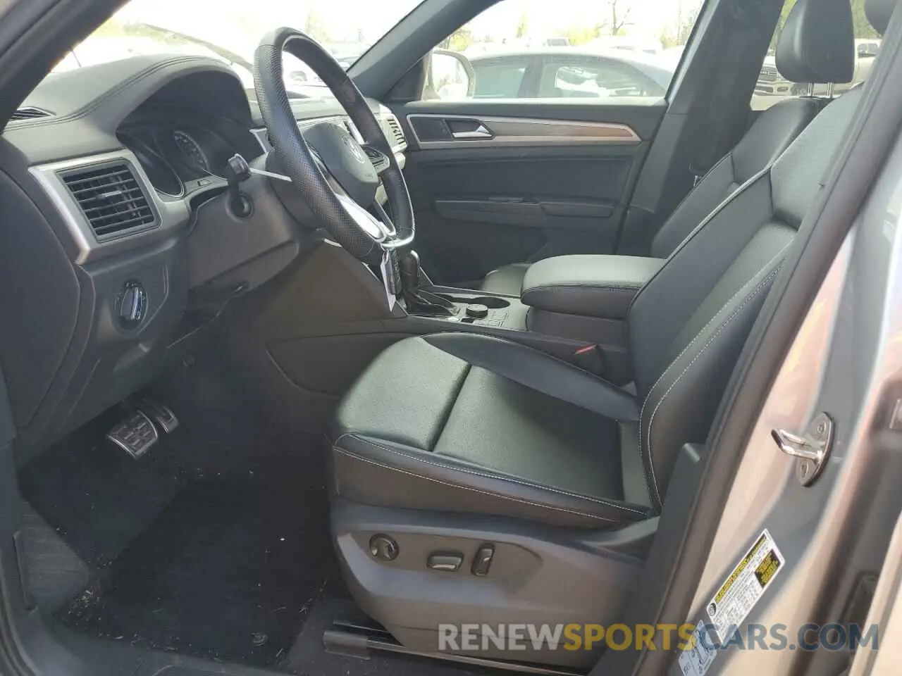 7 Photograph of a damaged car 1V26E2CA2LC231902 VOLKSWAGEN ATLAS 2020