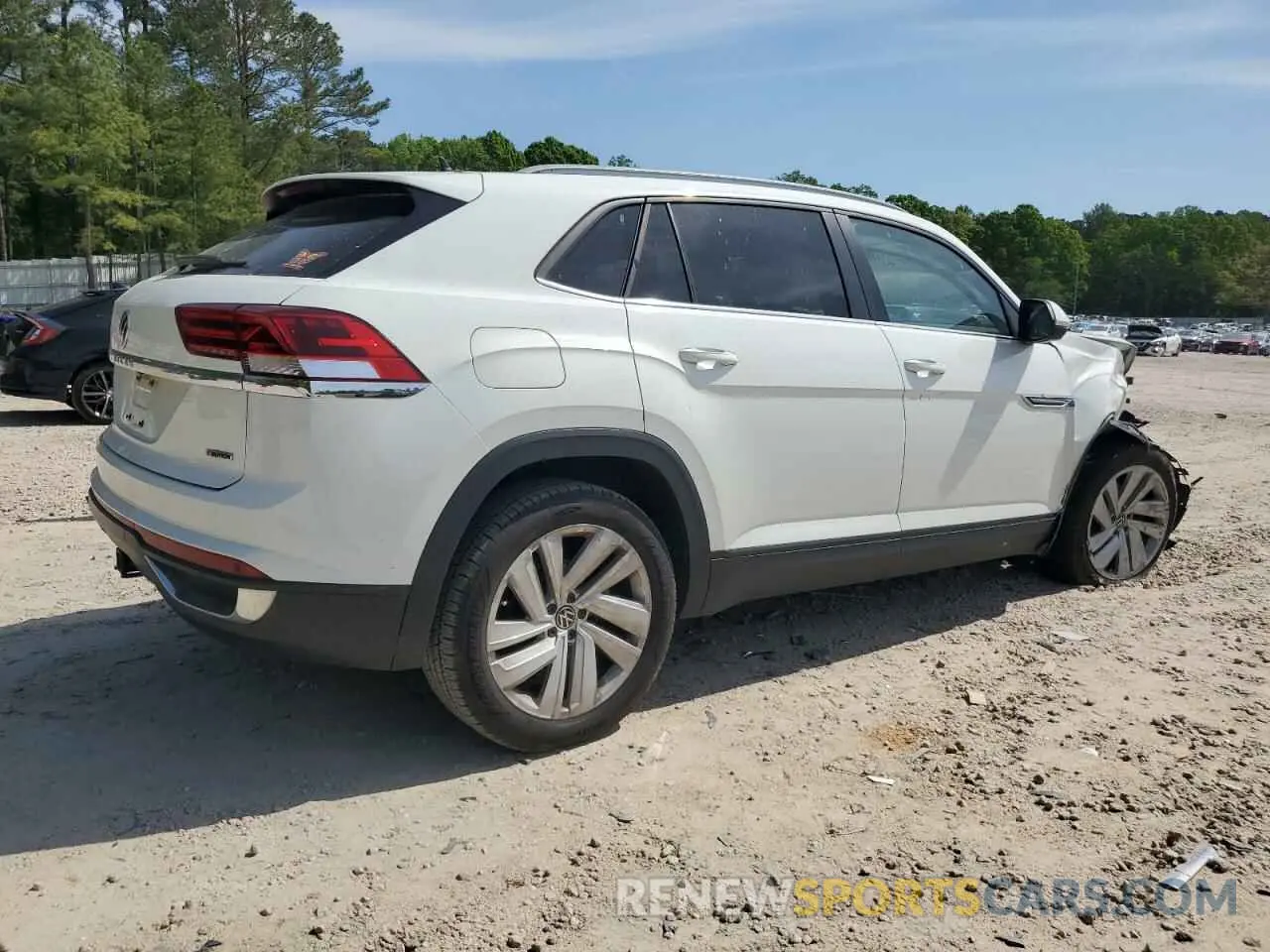 3 Photograph of a damaged car 1V26E2CA6LC212575 VOLKSWAGEN ATLAS 2020