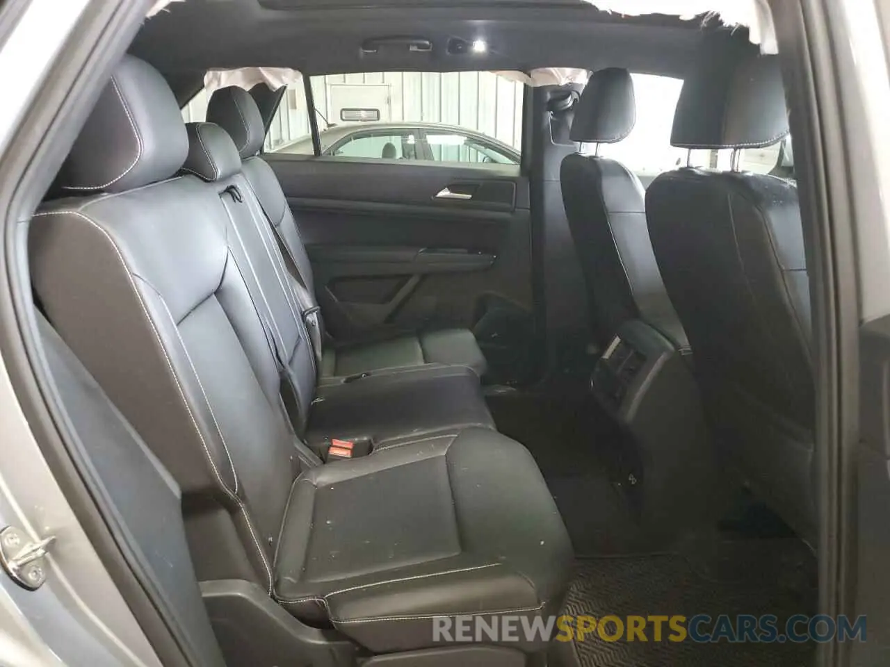 11 Photograph of a damaged car 1V26E2CA7LC226758 VOLKSWAGEN ATLAS 2020