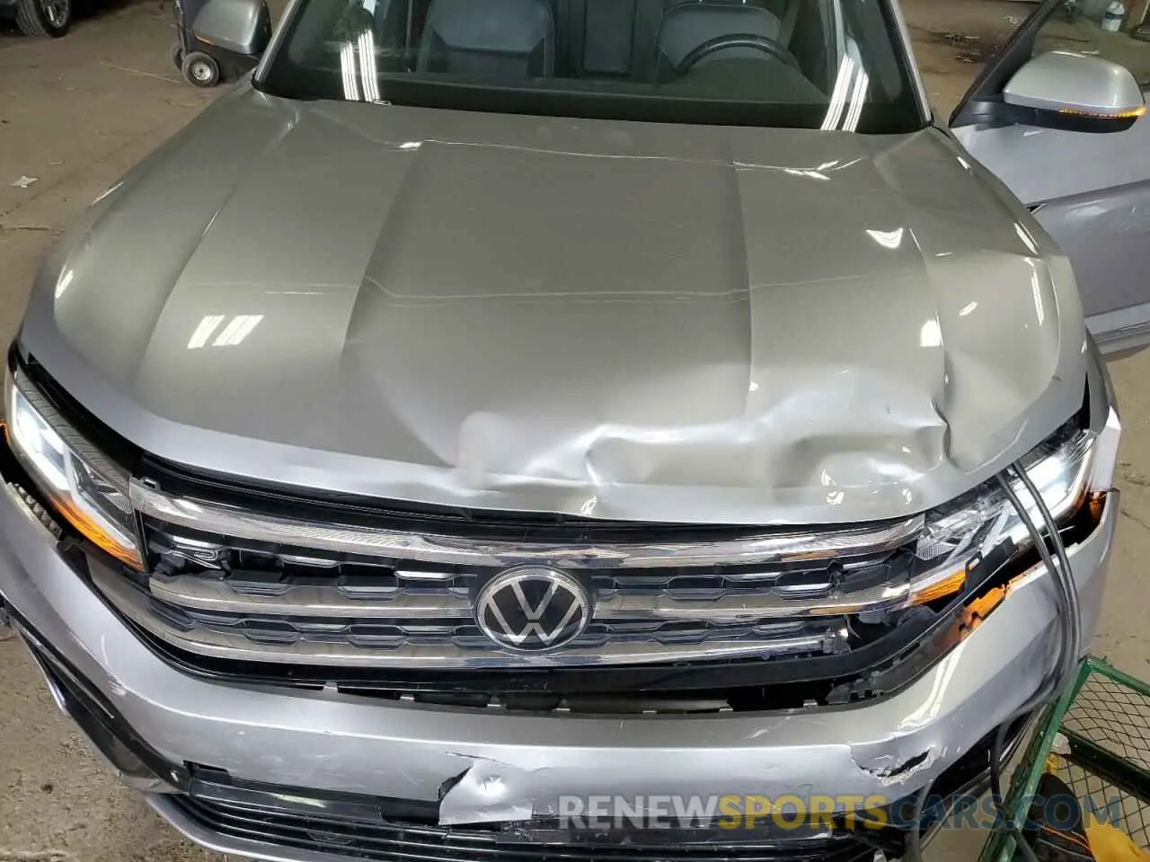 12 Photograph of a damaged car 1V26E2CA7LC226758 VOLKSWAGEN ATLAS 2020