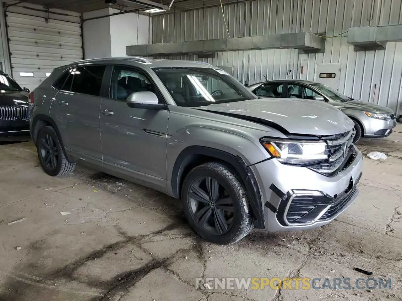 4 Photograph of a damaged car 1V26E2CA7LC226758 VOLKSWAGEN ATLAS 2020