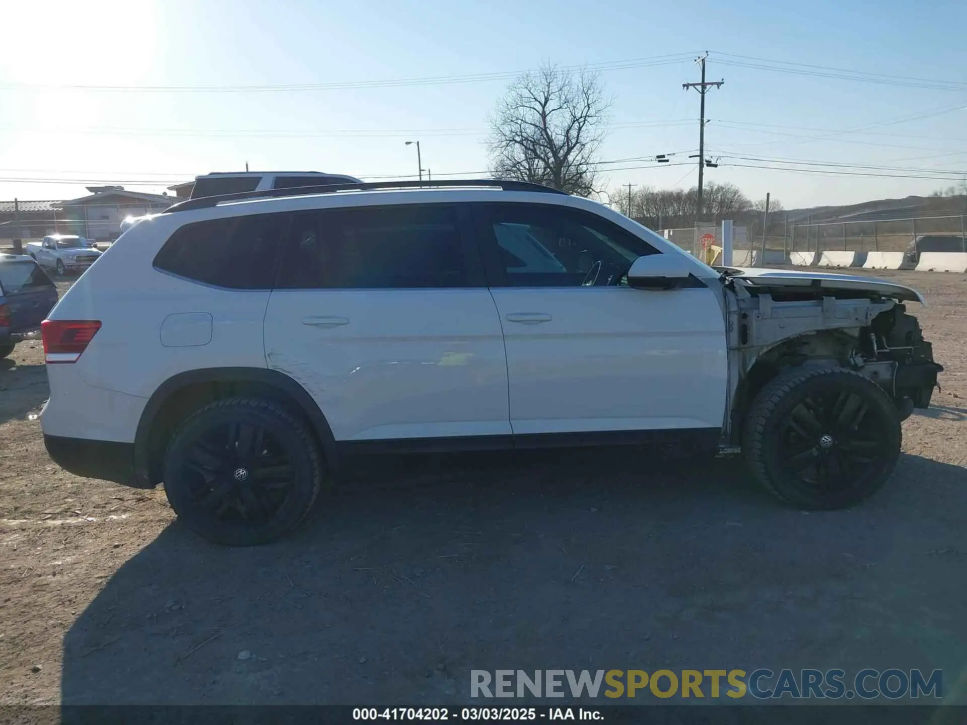 14 Photograph of a damaged car 1V2AP2CA4LC501538 VOLKSWAGEN ATLAS 2020