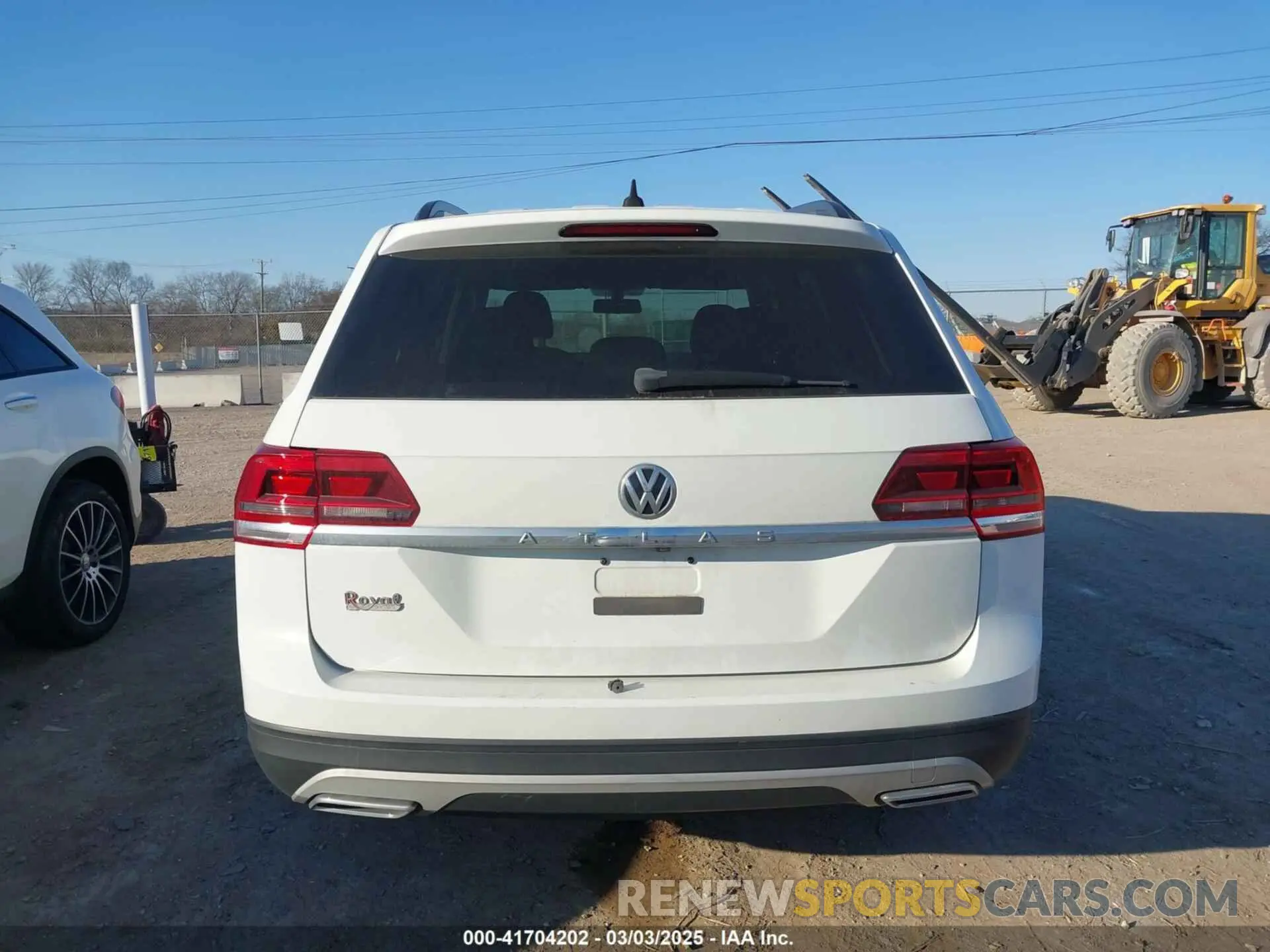 17 Photograph of a damaged car 1V2AP2CA4LC501538 VOLKSWAGEN ATLAS 2020