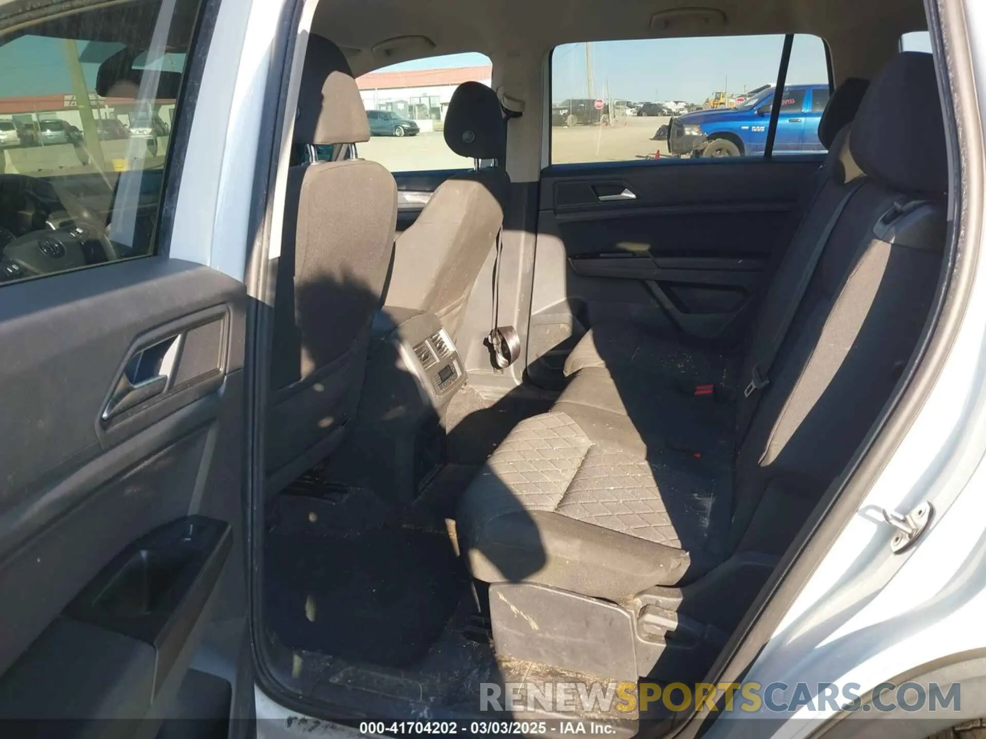 8 Photograph of a damaged car 1V2AP2CA4LC501538 VOLKSWAGEN ATLAS 2020