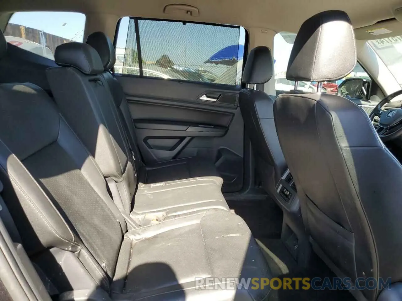 11 Photograph of a damaged car 1V2DP2CAXLC500097 VOLKSWAGEN ATLAS 2020