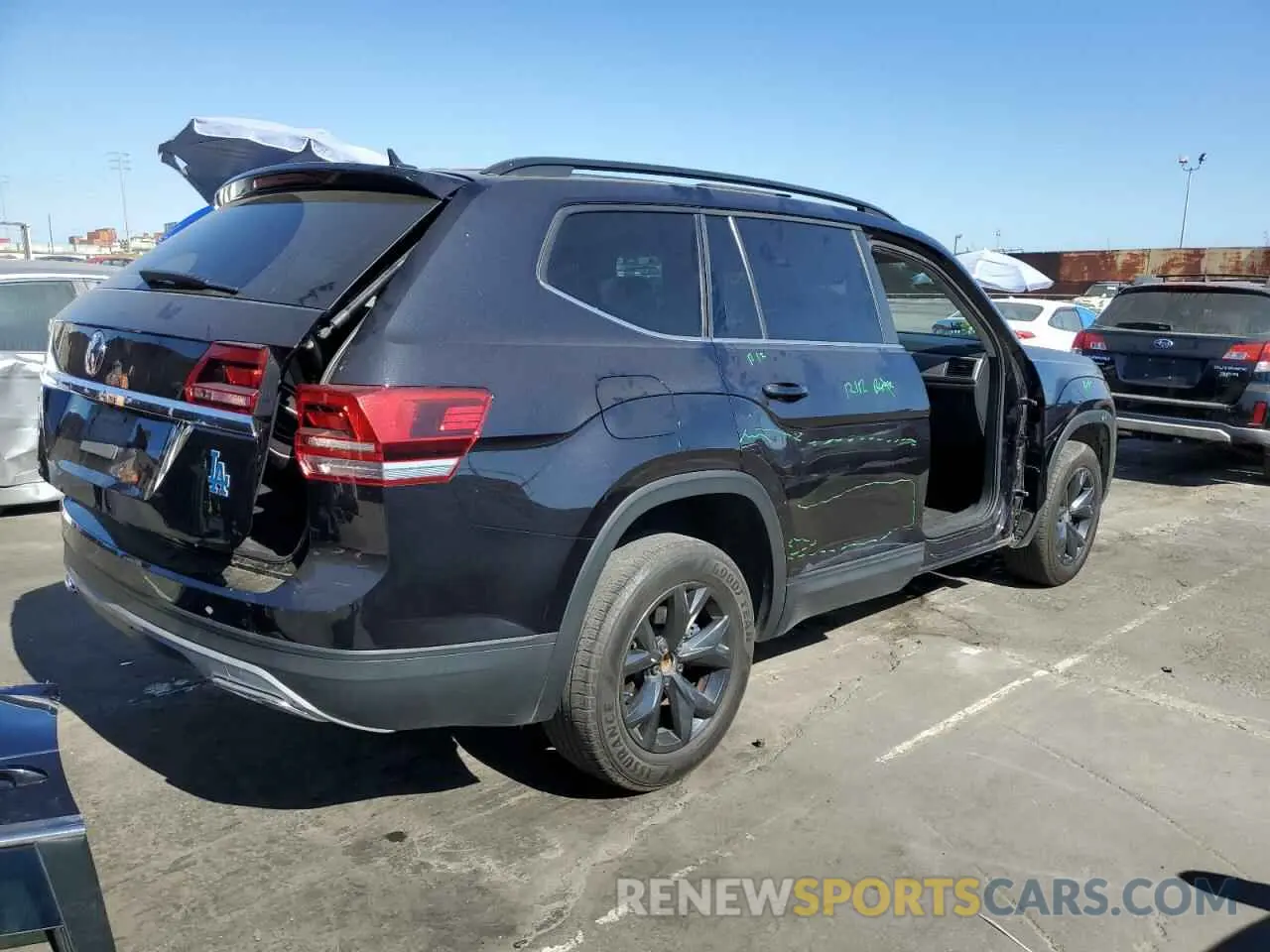 3 Photograph of a damaged car 1V2DP2CAXLC500097 VOLKSWAGEN ATLAS 2020