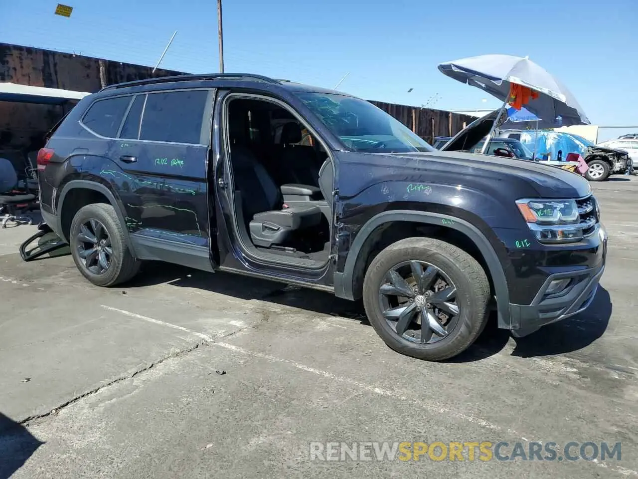 4 Photograph of a damaged car 1V2DP2CAXLC500097 VOLKSWAGEN ATLAS 2020