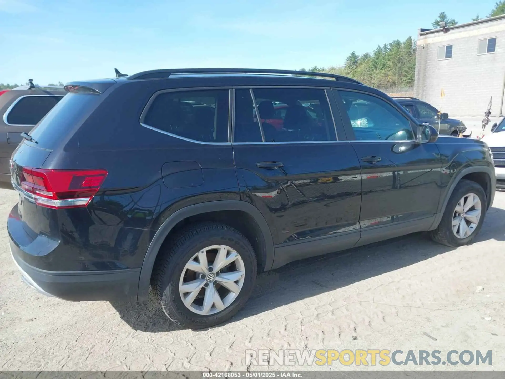 13 Photograph of a damaged car 1V2DP2CAXLC500309 VOLKSWAGEN ATLAS 2020