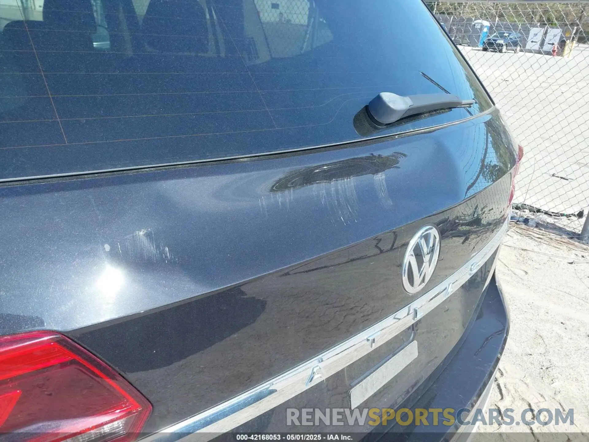 17 Photograph of a damaged car 1V2DP2CAXLC500309 VOLKSWAGEN ATLAS 2020