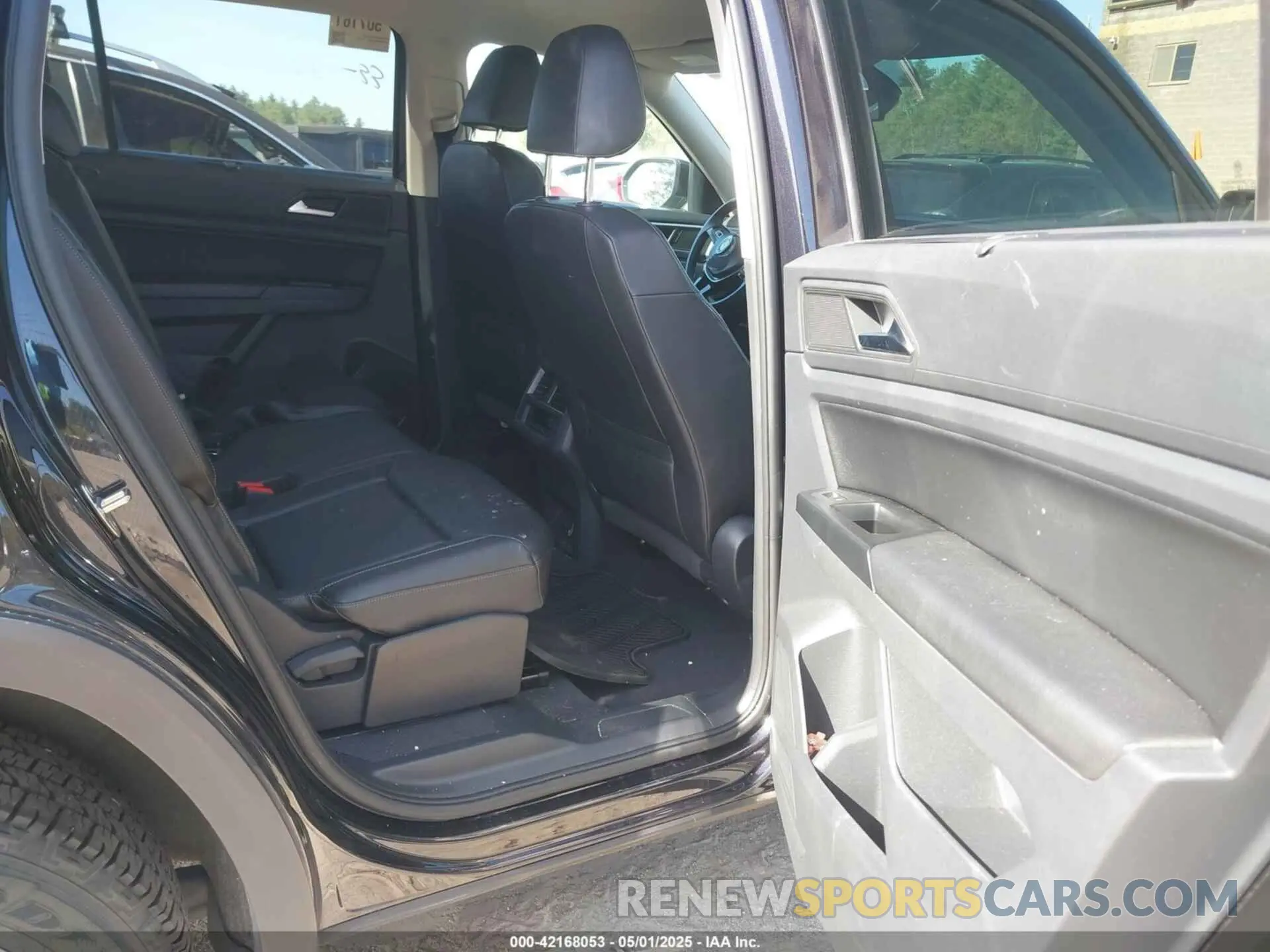 8 Photograph of a damaged car 1V2DP2CAXLC500309 VOLKSWAGEN ATLAS 2020