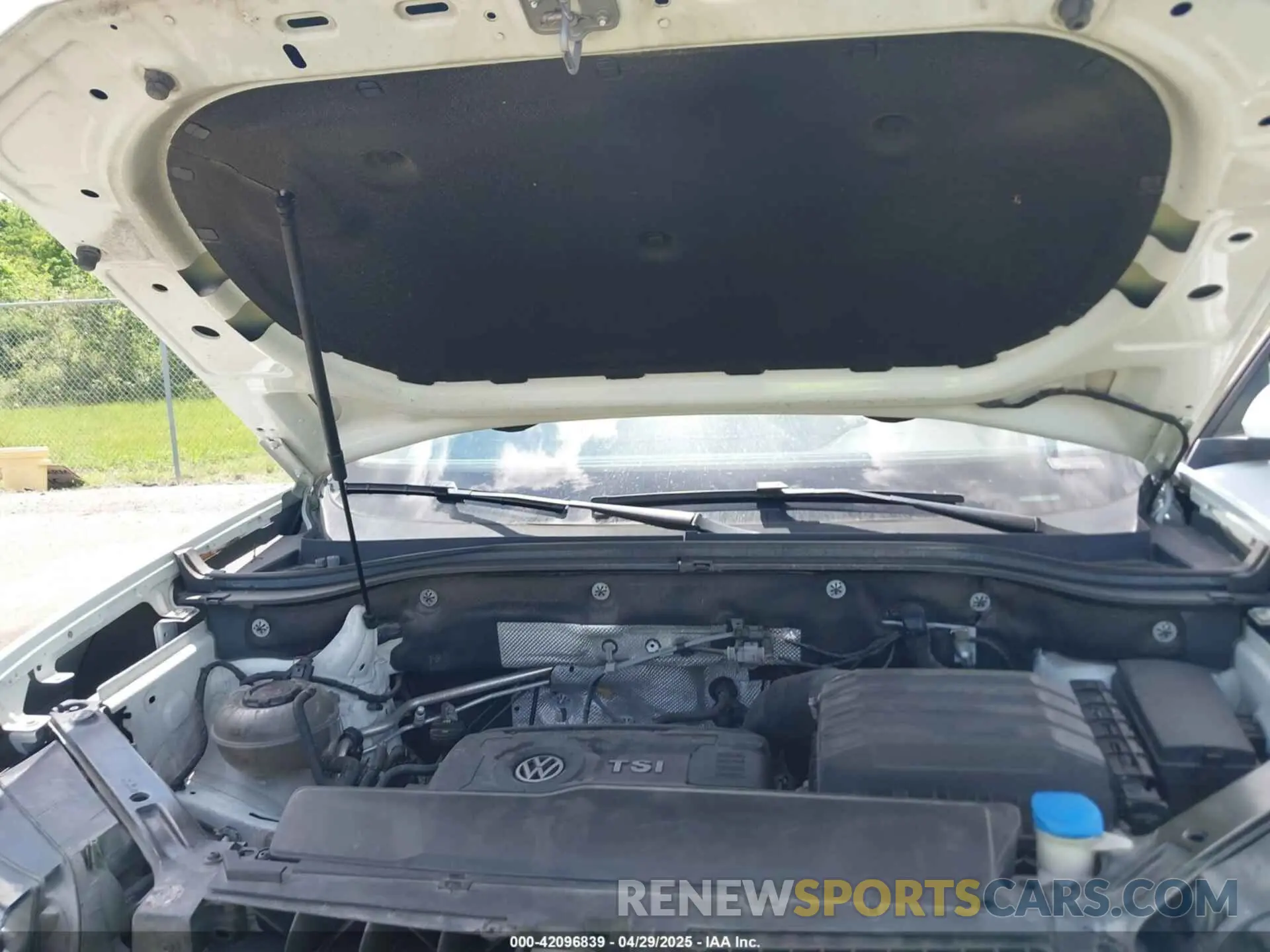 10 Photograph of a damaged car 1V2DP2CAXLC500407 VOLKSWAGEN ATLAS 2020