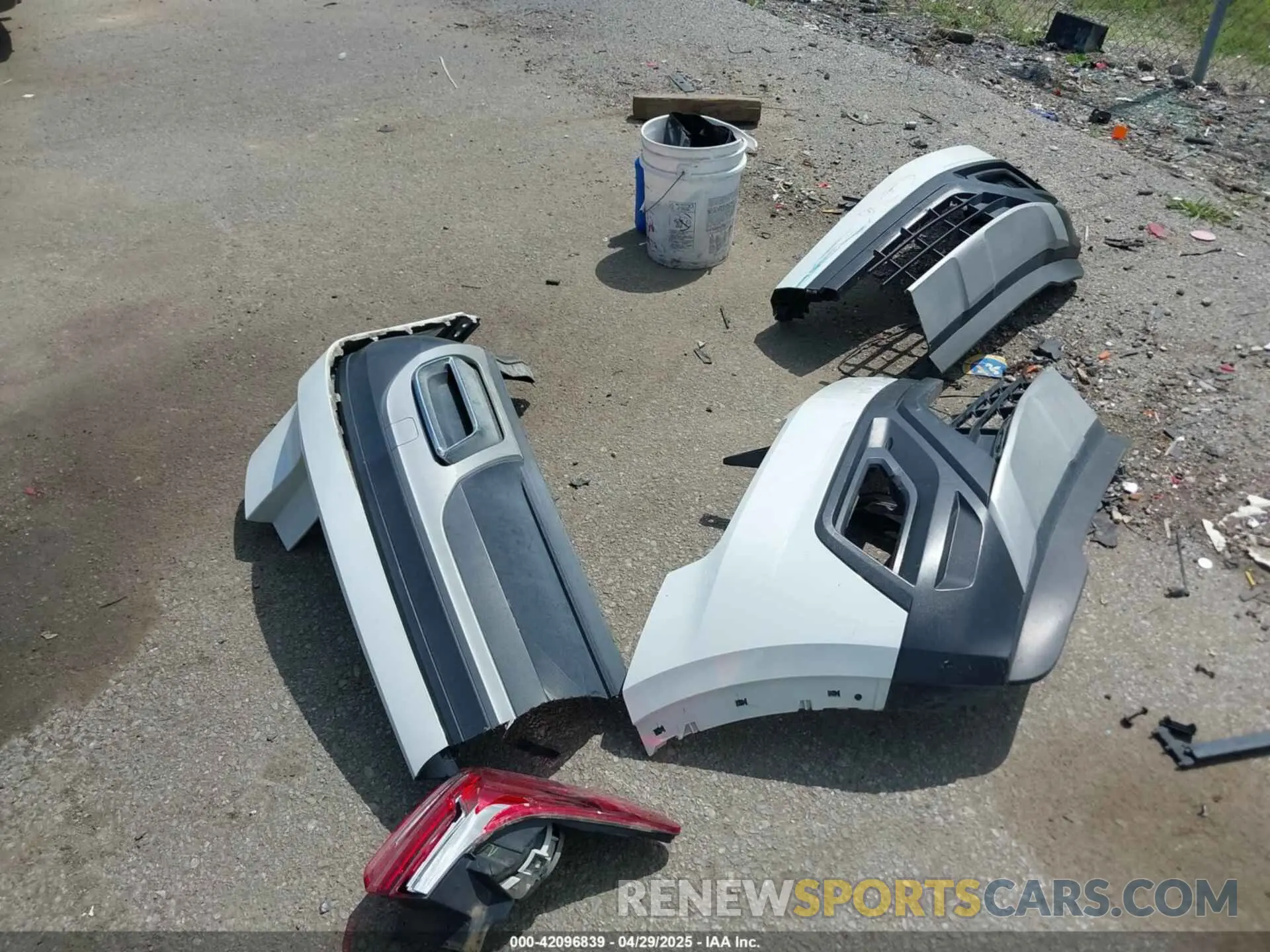 12 Photograph of a damaged car 1V2DP2CAXLC500407 VOLKSWAGEN ATLAS 2020