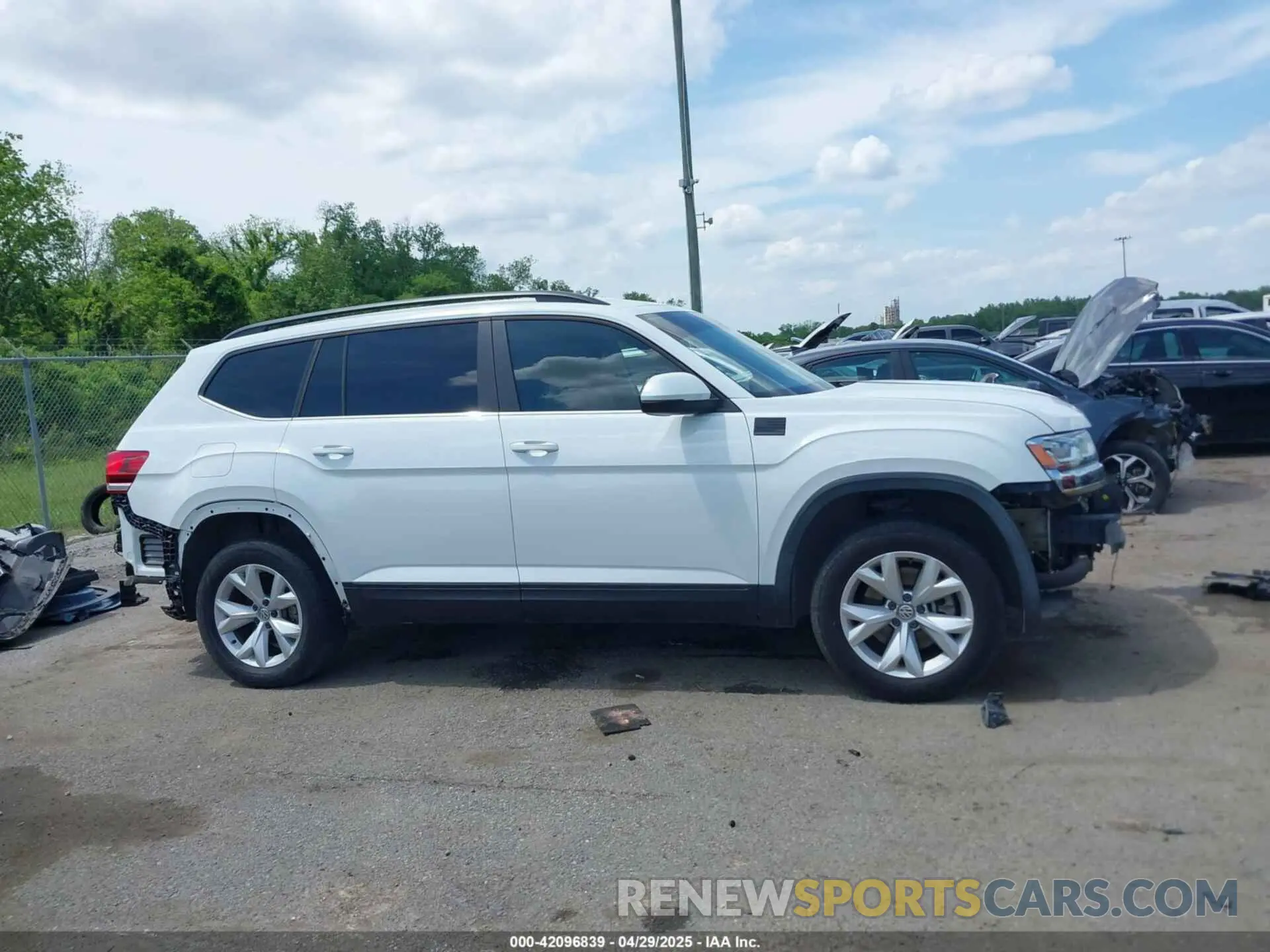 14 Photograph of a damaged car 1V2DP2CAXLC500407 VOLKSWAGEN ATLAS 2020
