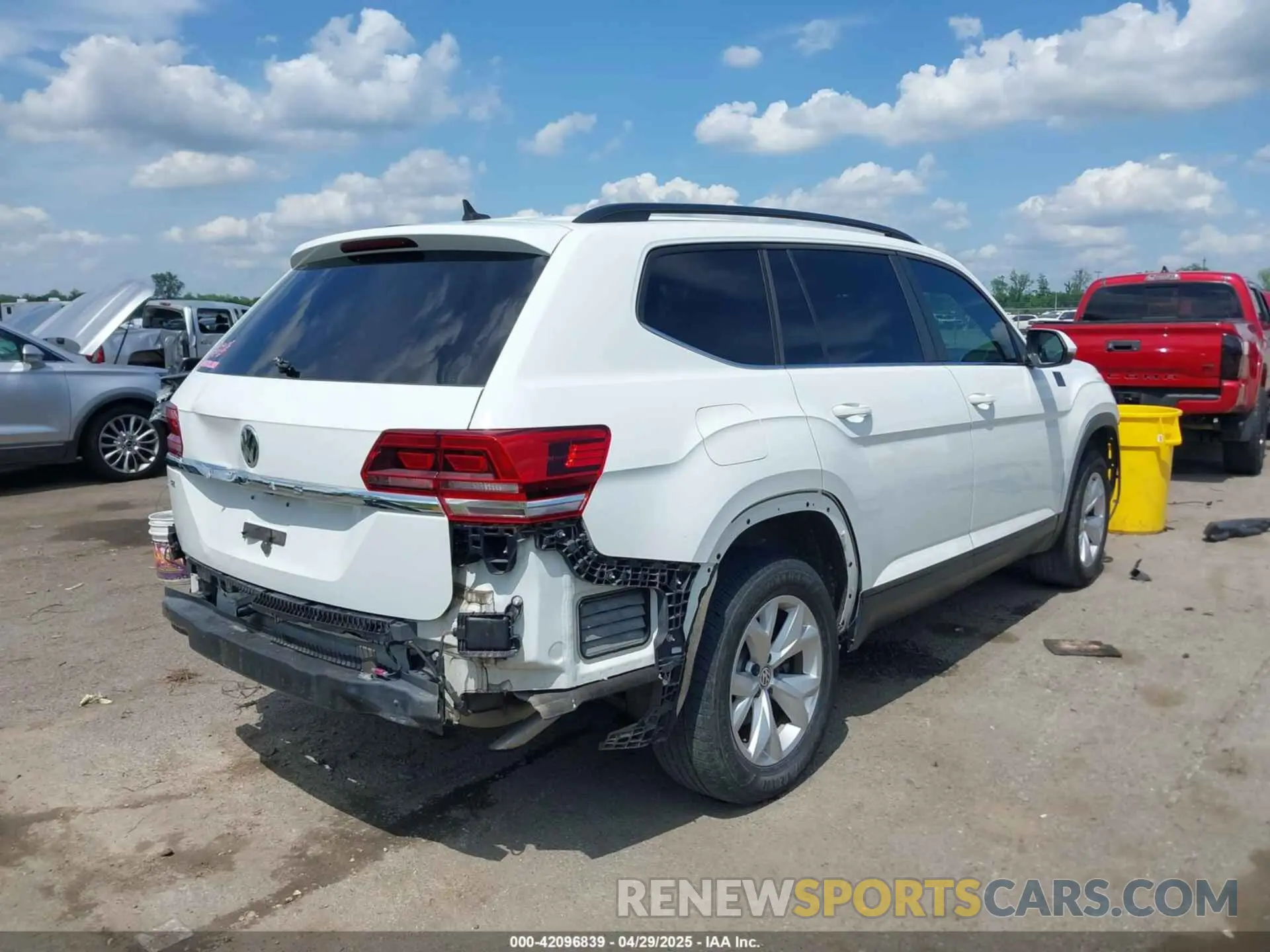 4 Photograph of a damaged car 1V2DP2CAXLC500407 VOLKSWAGEN ATLAS 2020