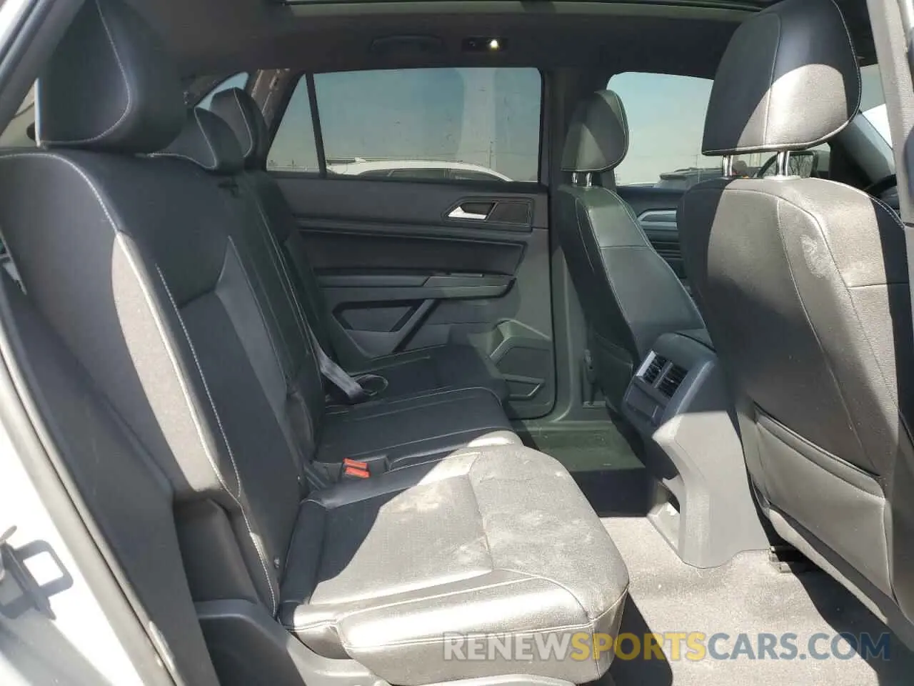 10 Photograph of a damaged car 1V2EE2CA9LC232136 VOLKSWAGEN ATLAS 2020