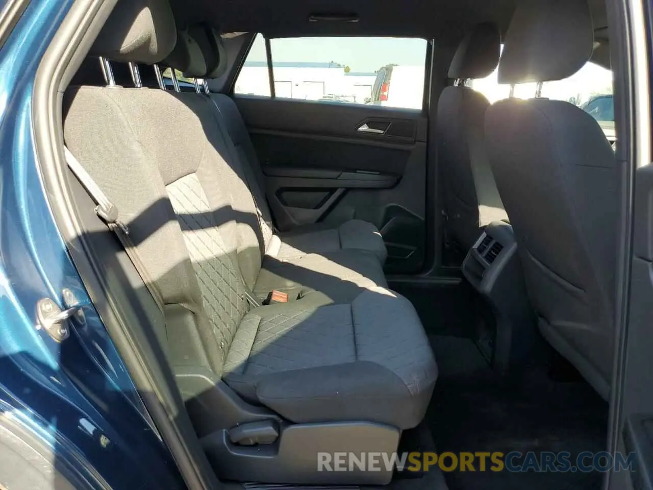 11 Photograph of a damaged car 1V2GC2CAXLC202156 VOLKSWAGEN ATLAS 2020