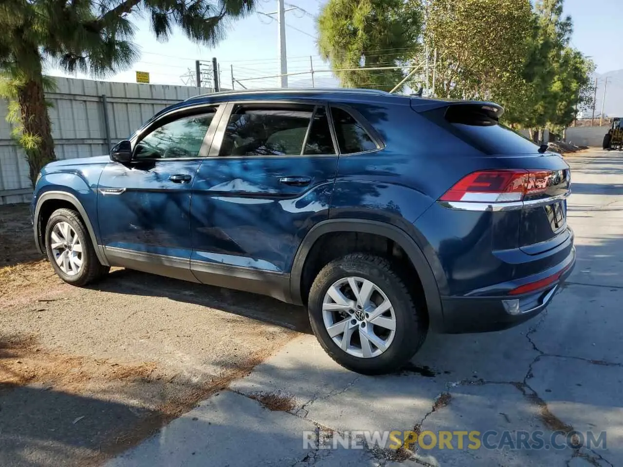 2 Photograph of a damaged car 1V2GC2CAXLC202156 VOLKSWAGEN ATLAS 2020