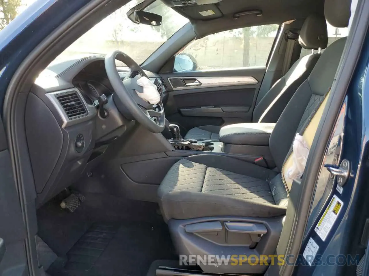 7 Photograph of a damaged car 1V2GC2CAXLC202156 VOLKSWAGEN ATLAS 2020