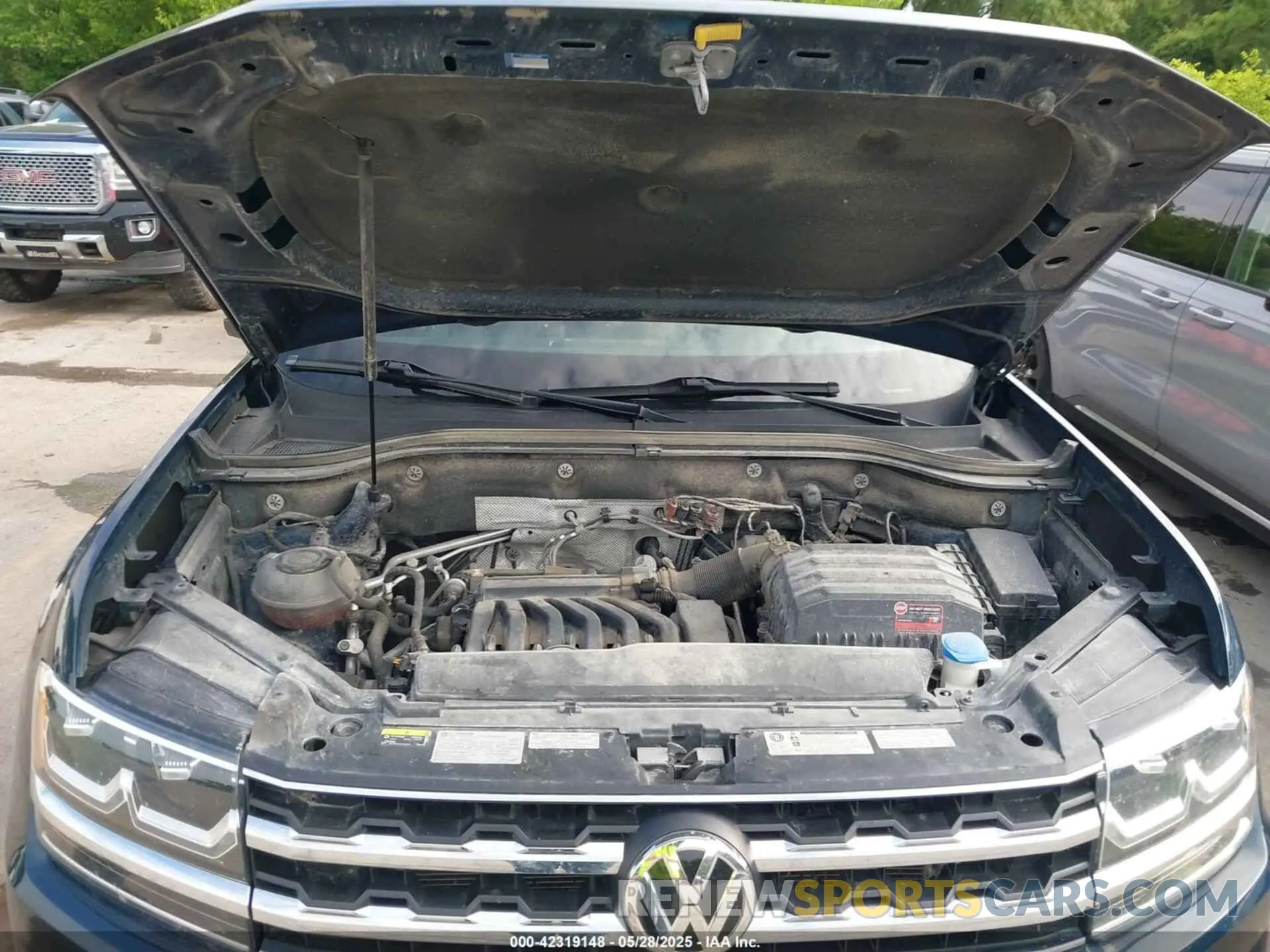 10 Photograph of a damaged car 1V2LR2CA3LC504532 VOLKSWAGEN ATLAS 2020