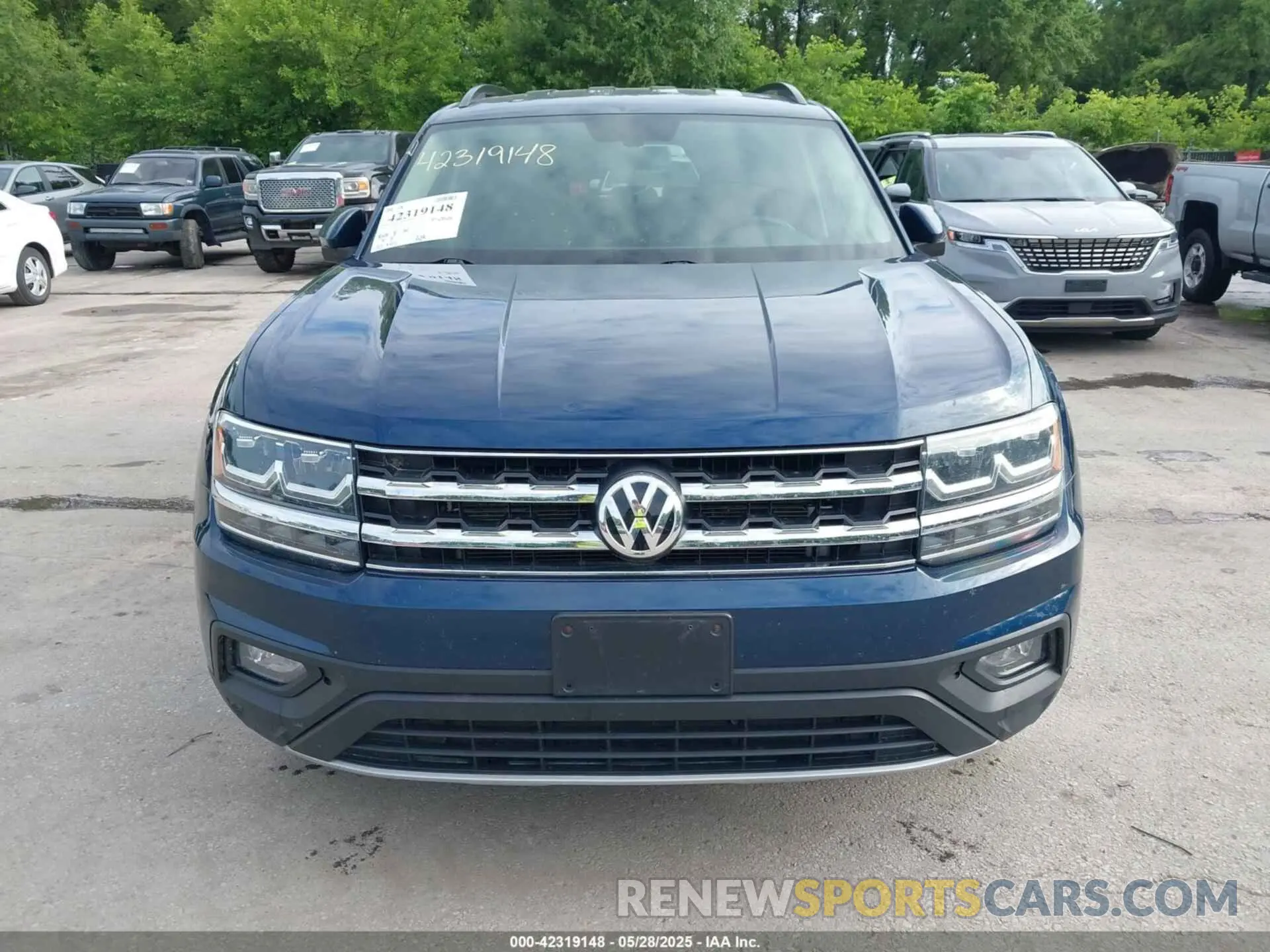12 Photograph of a damaged car 1V2LR2CA3LC504532 VOLKSWAGEN ATLAS 2020