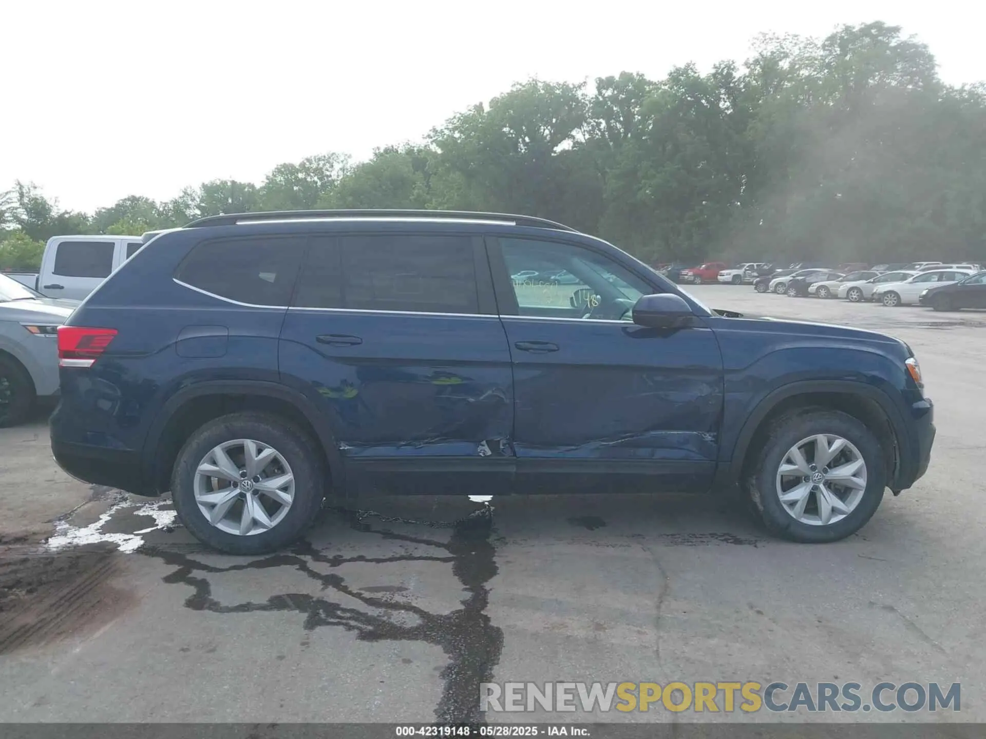 13 Photograph of a damaged car 1V2LR2CA3LC504532 VOLKSWAGEN ATLAS 2020