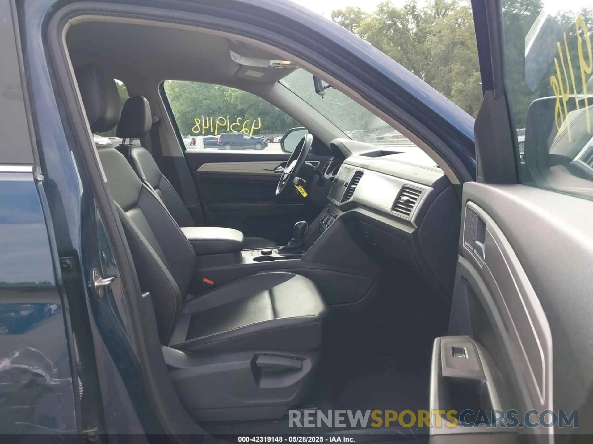 5 Photograph of a damaged car 1V2LR2CA3LC504532 VOLKSWAGEN ATLAS 2020