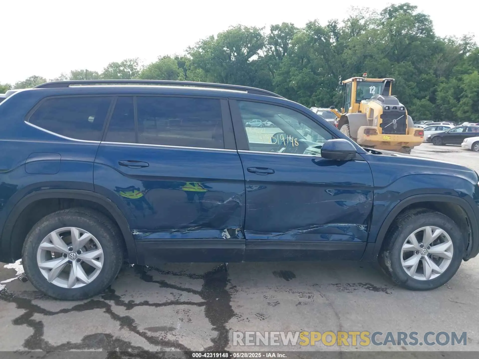 6 Photograph of a damaged car 1V2LR2CA3LC504532 VOLKSWAGEN ATLAS 2020