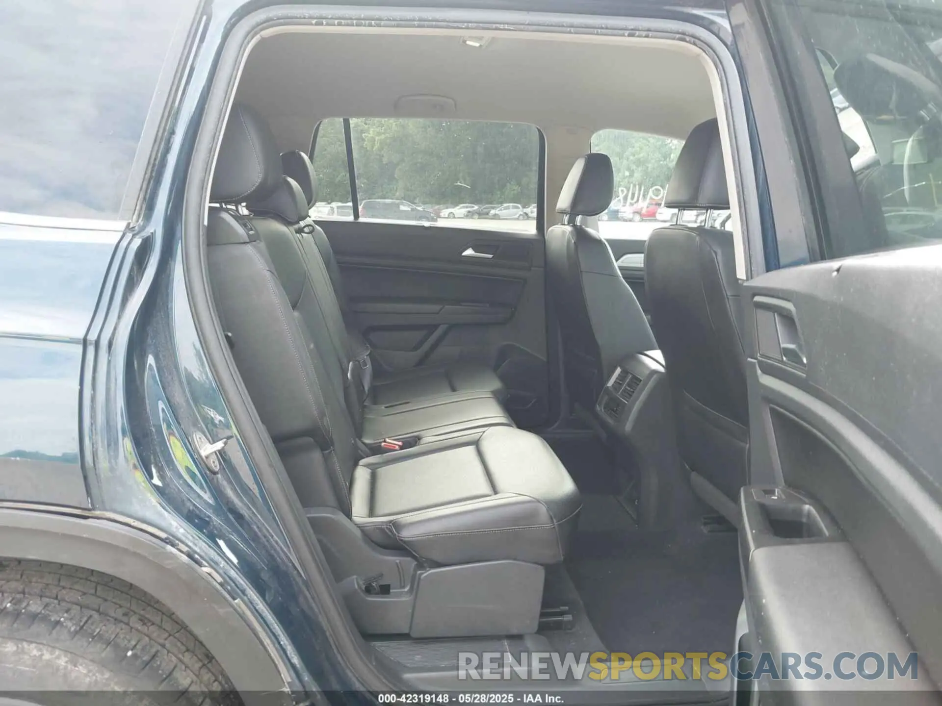 8 Photograph of a damaged car 1V2LR2CA3LC504532 VOLKSWAGEN ATLAS 2020