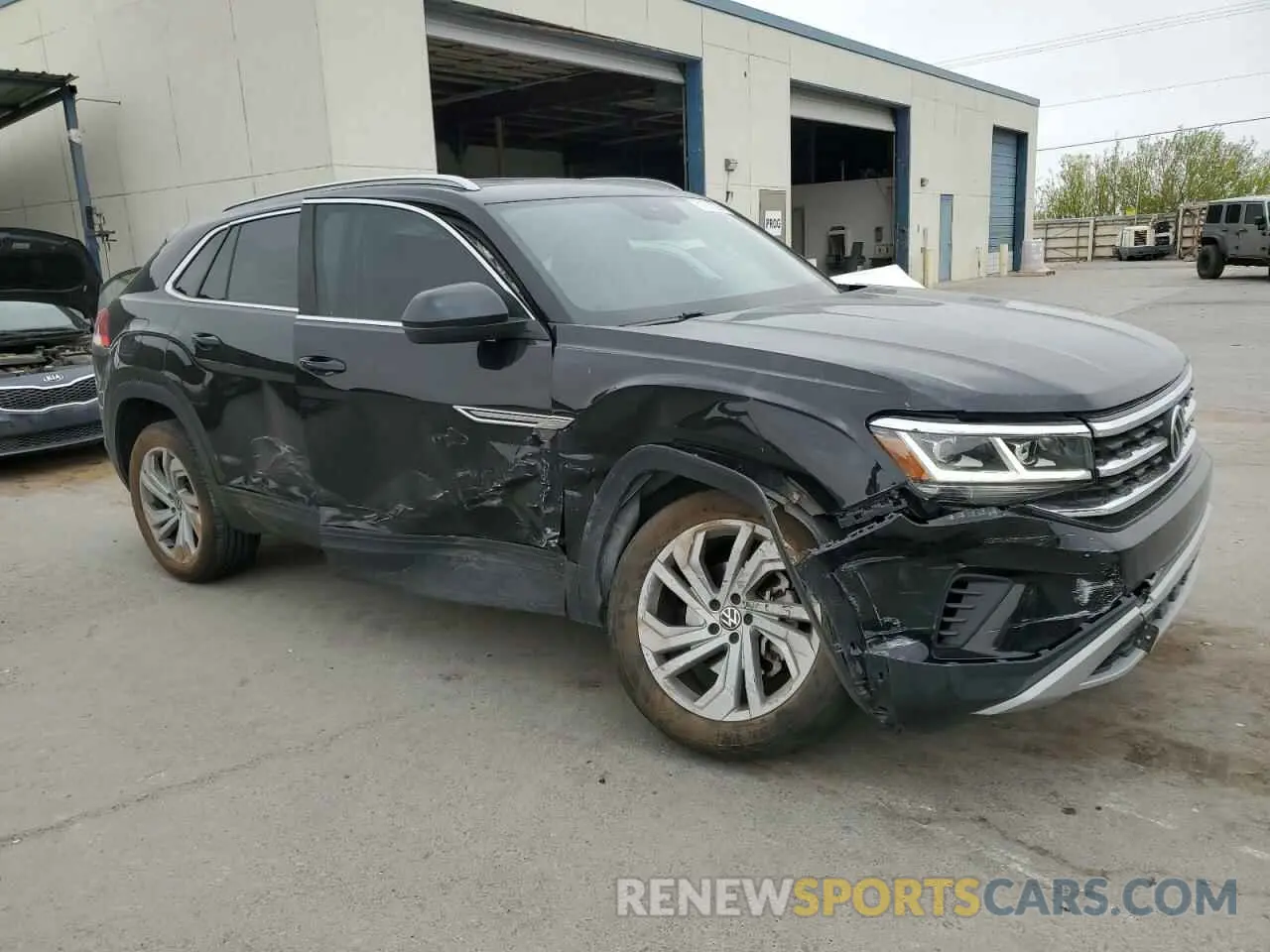 4 Photograph of a damaged car 1V2MC2CA9LC206962 VOLKSWAGEN ATLAS 2020
