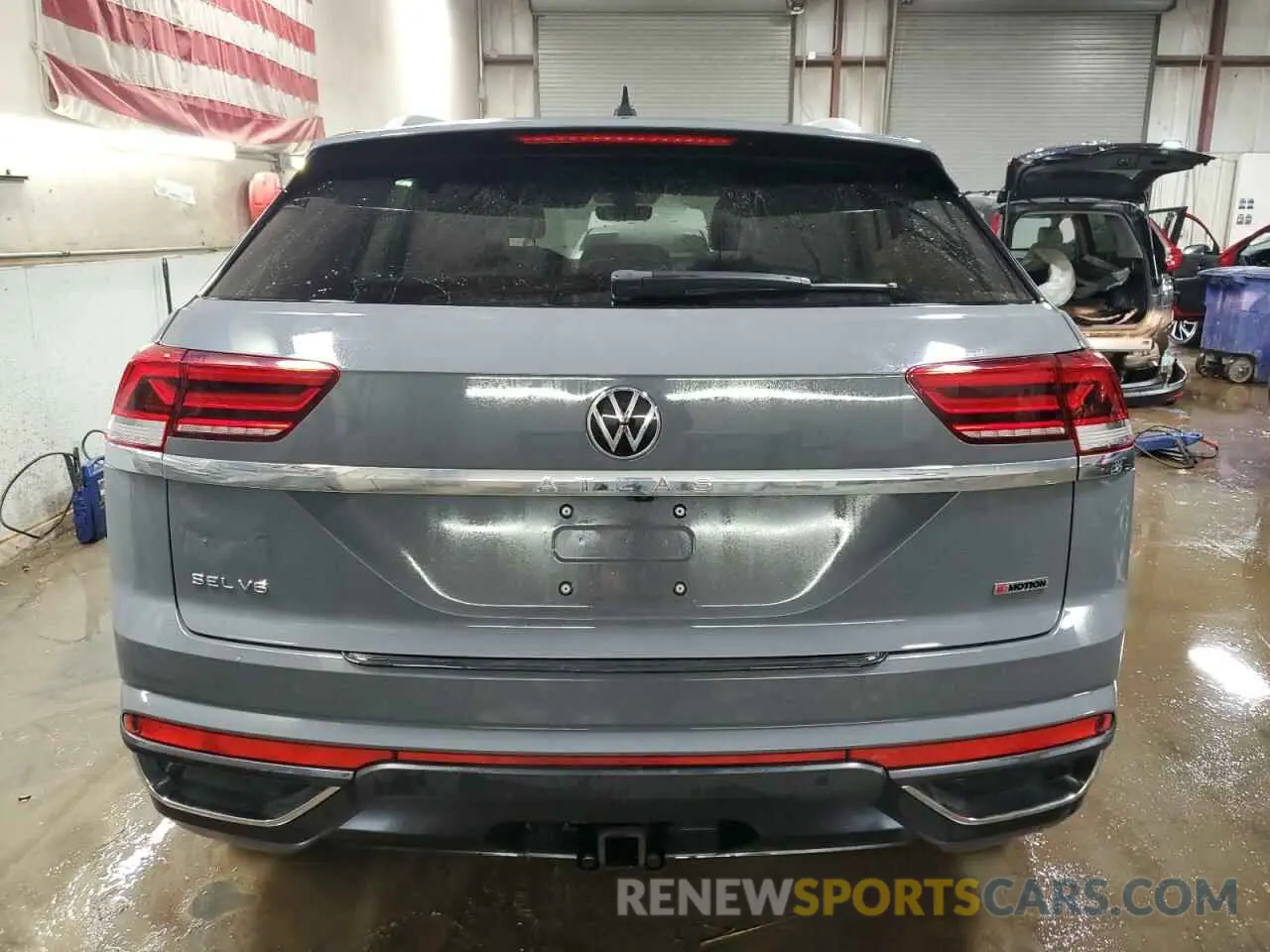 6 Photograph of a damaged car 1V2ME2CA1LC215102 VOLKSWAGEN ATLAS 2020