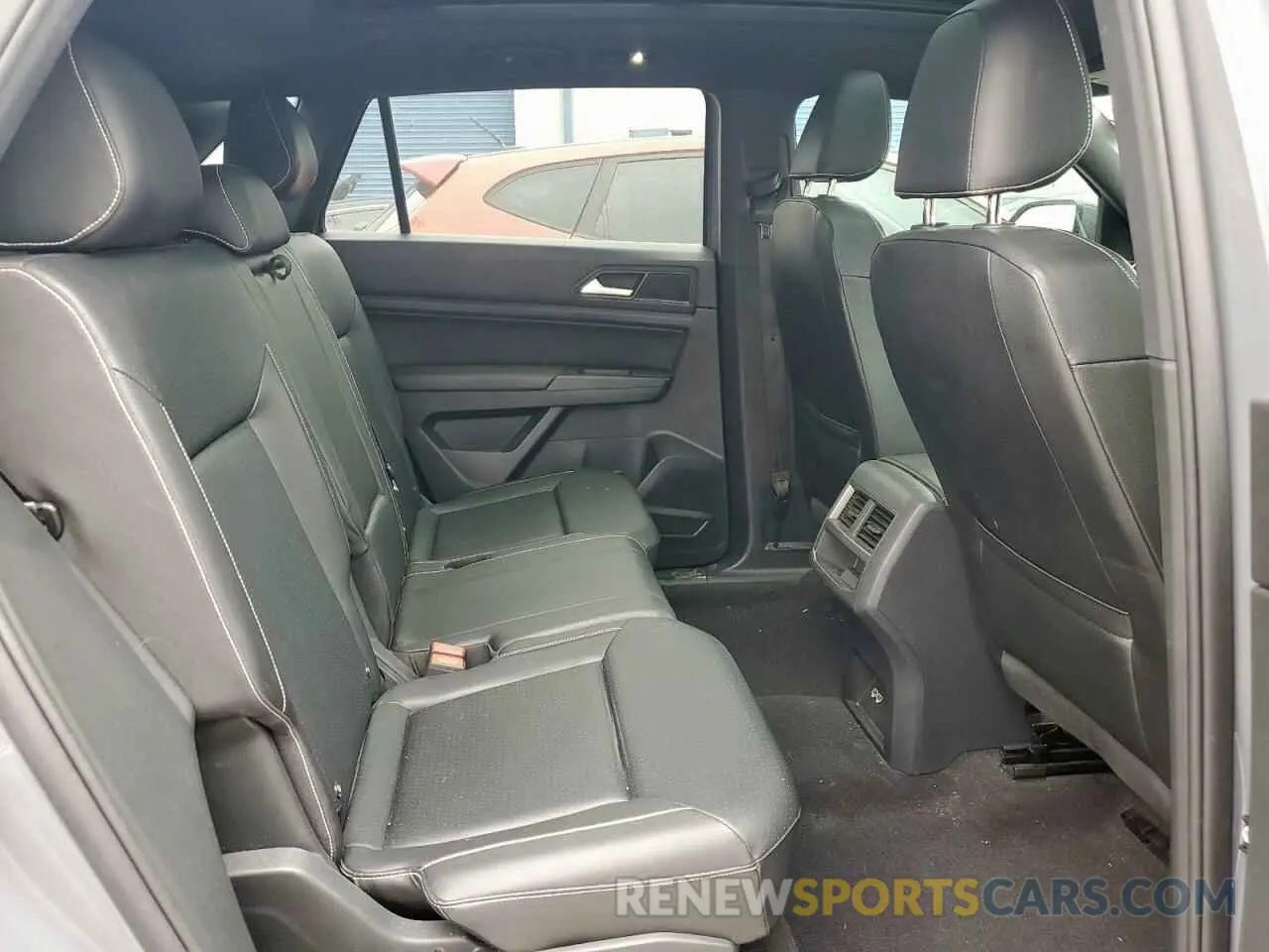11 Photograph of a damaged car 1V2ME2CA2LC214945 VOLKSWAGEN ATLAS 2020