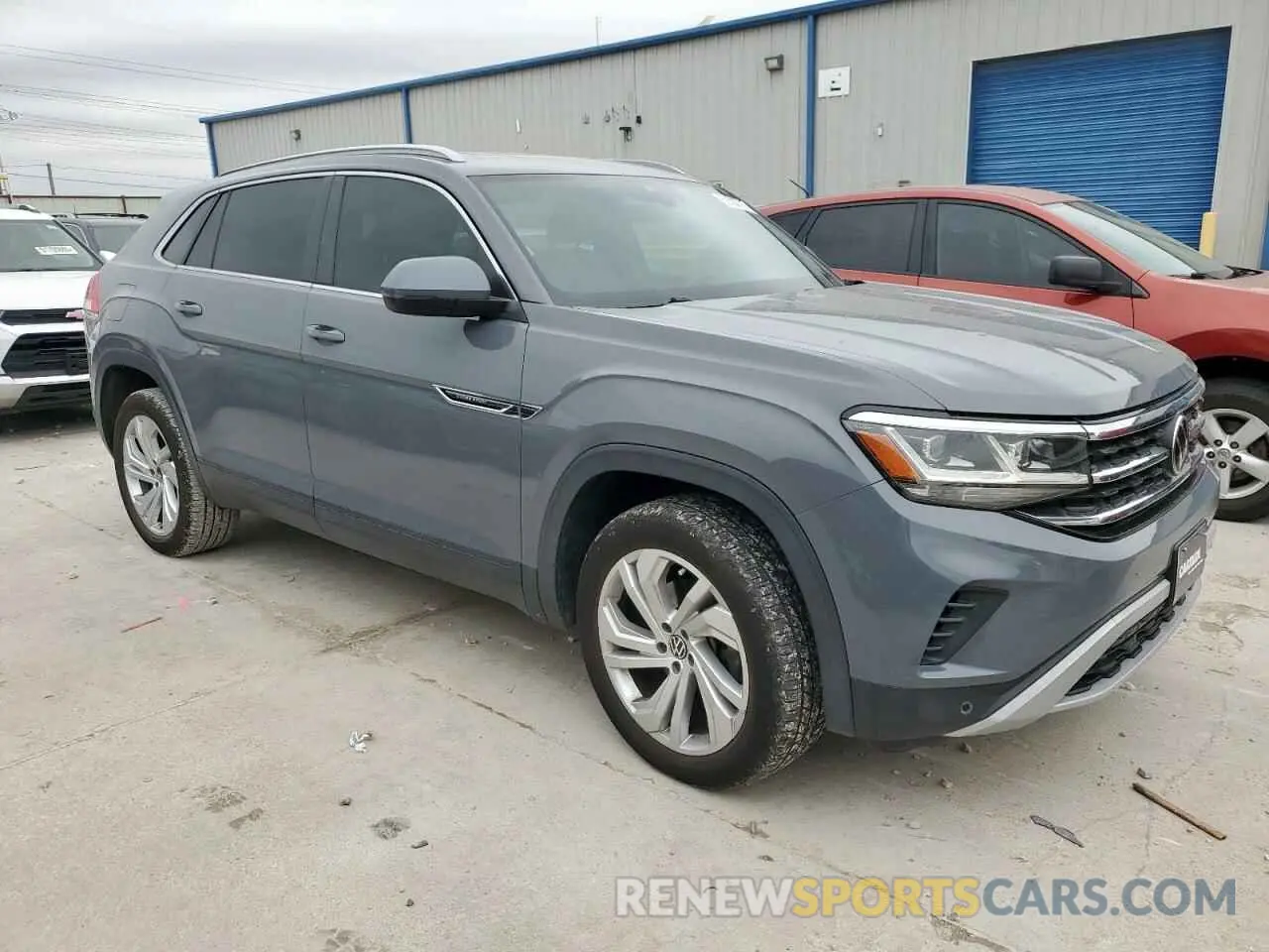 4 Photograph of a damaged car 1V2ME2CA2LC214945 VOLKSWAGEN ATLAS 2020
