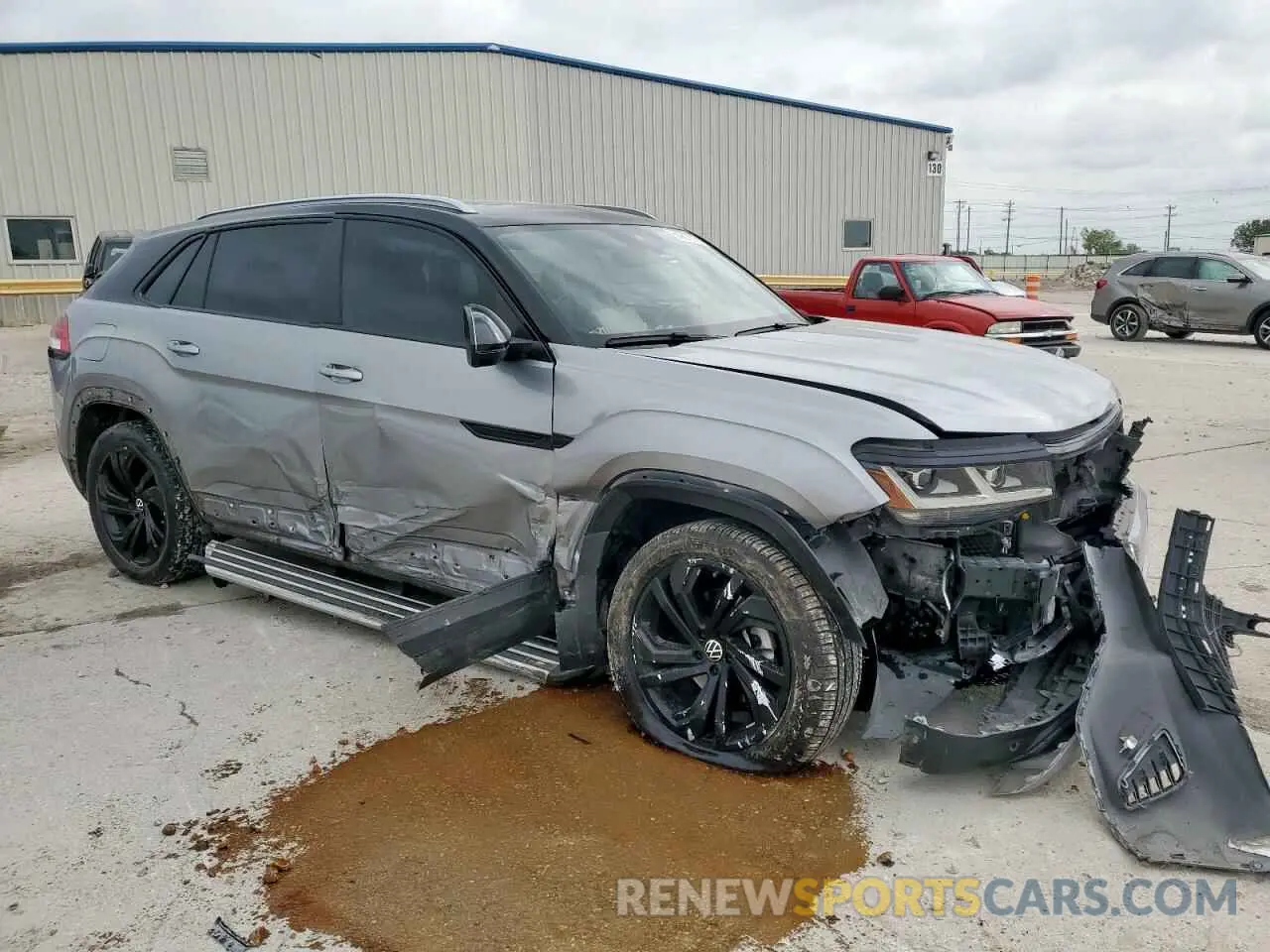 4 Photograph of a damaged car 1V2ME2CA7LC215380 VOLKSWAGEN ATLAS 2020