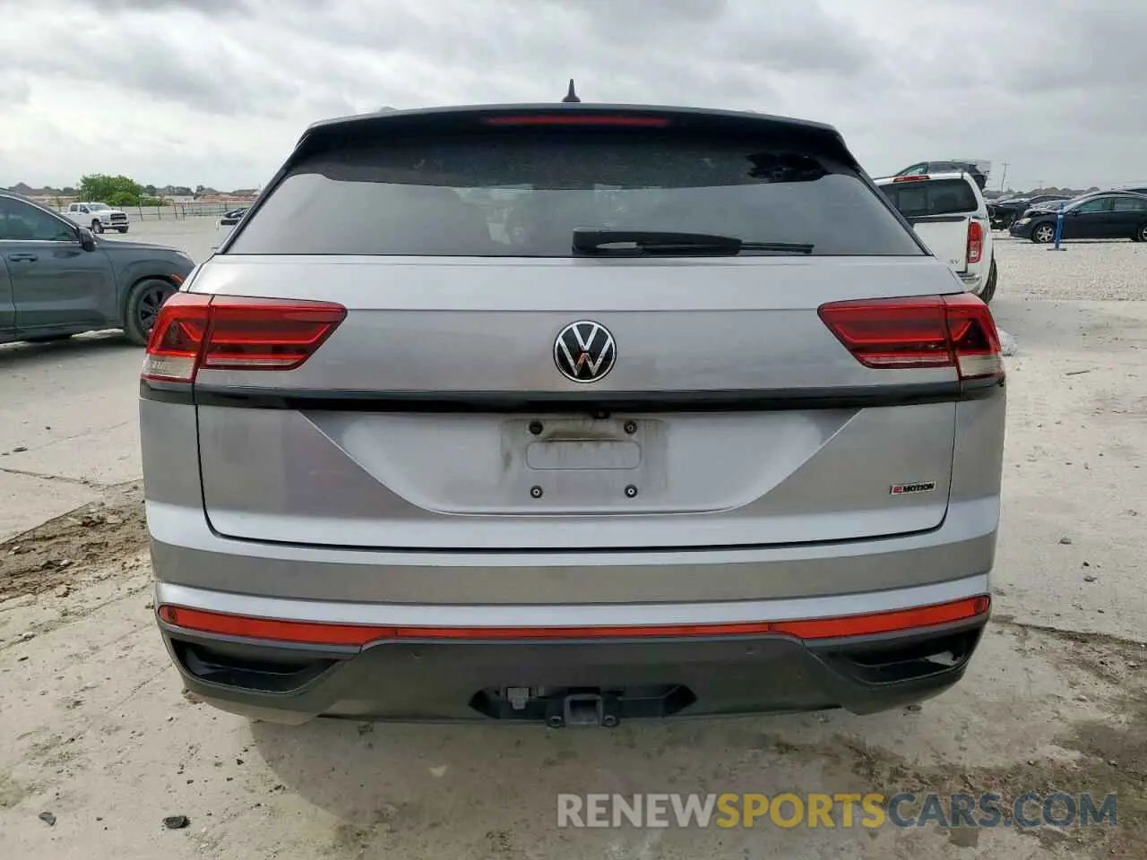 6 Photograph of a damaged car 1V2ME2CA7LC215380 VOLKSWAGEN ATLAS 2020