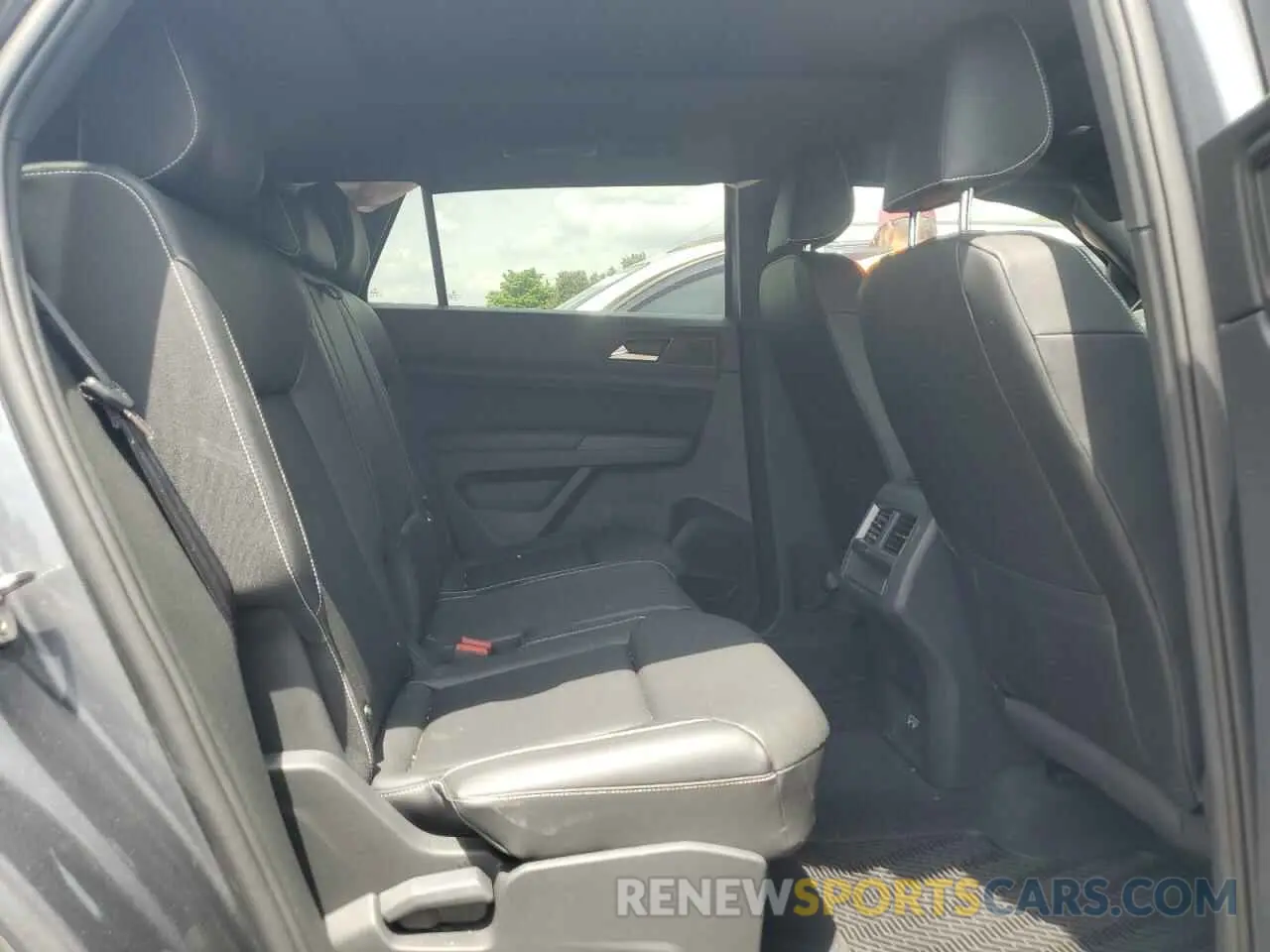 11 Photograph of a damaged car 1V2ME2CA7LC216108 VOLKSWAGEN ATLAS 2020