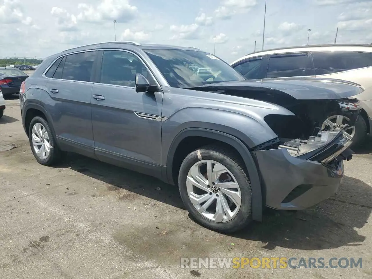 4 Photograph of a damaged car 1V2ME2CA7LC216108 VOLKSWAGEN ATLAS 2020