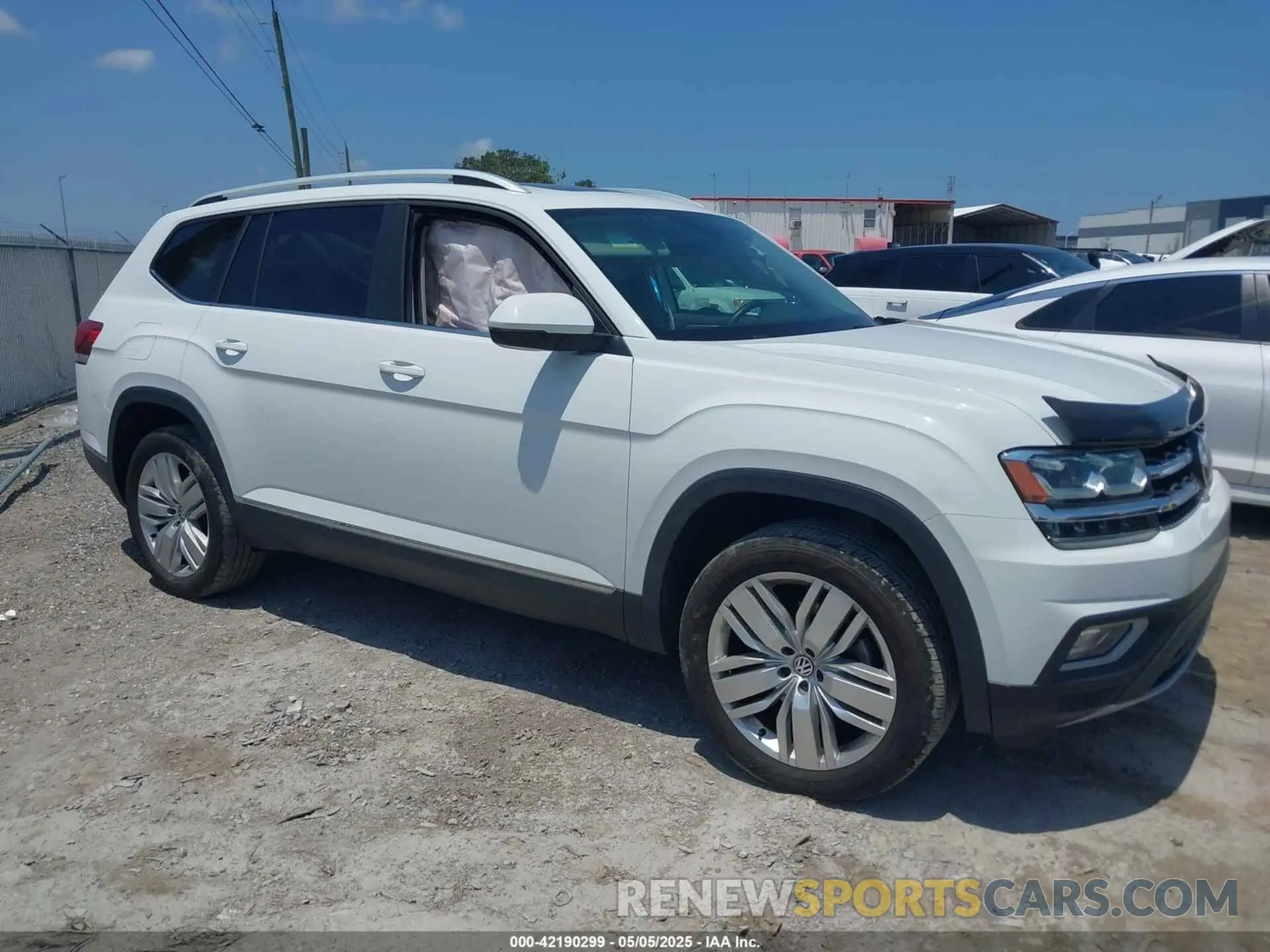 1 Photograph of a damaged car 1V2MR2CA0LC504010 VOLKSWAGEN ATLAS 2020