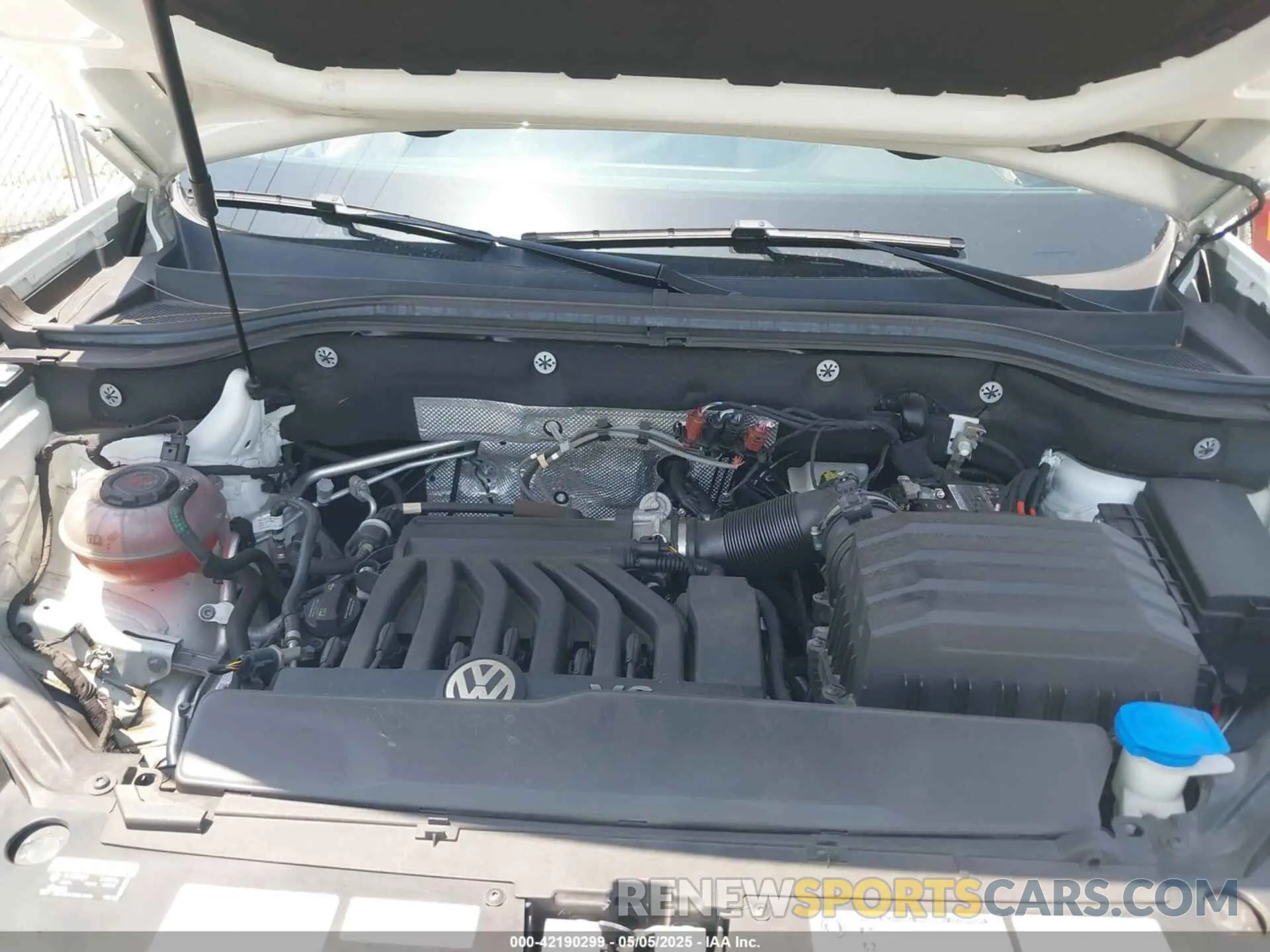 10 Photograph of a damaged car 1V2MR2CA0LC504010 VOLKSWAGEN ATLAS 2020