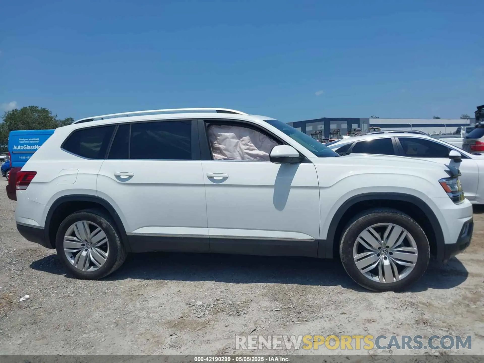 13 Photograph of a damaged car 1V2MR2CA0LC504010 VOLKSWAGEN ATLAS 2020
