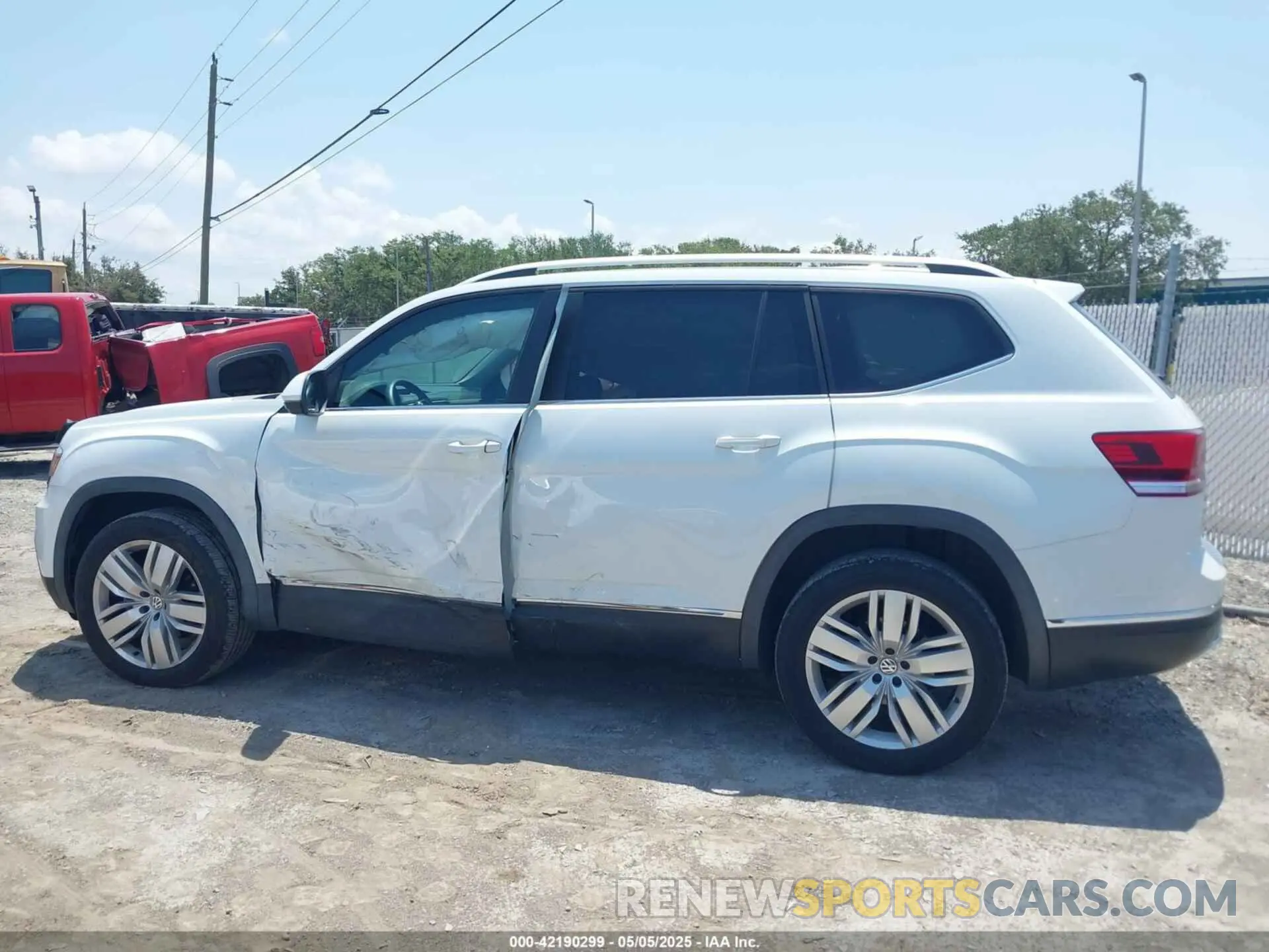 14 Photograph of a damaged car 1V2MR2CA0LC504010 VOLKSWAGEN ATLAS 2020