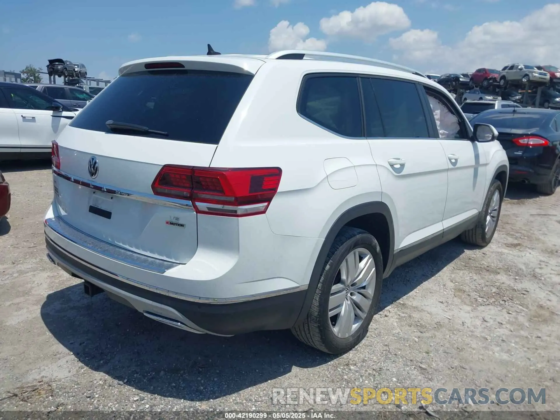 4 Photograph of a damaged car 1V2MR2CA0LC504010 VOLKSWAGEN ATLAS 2020