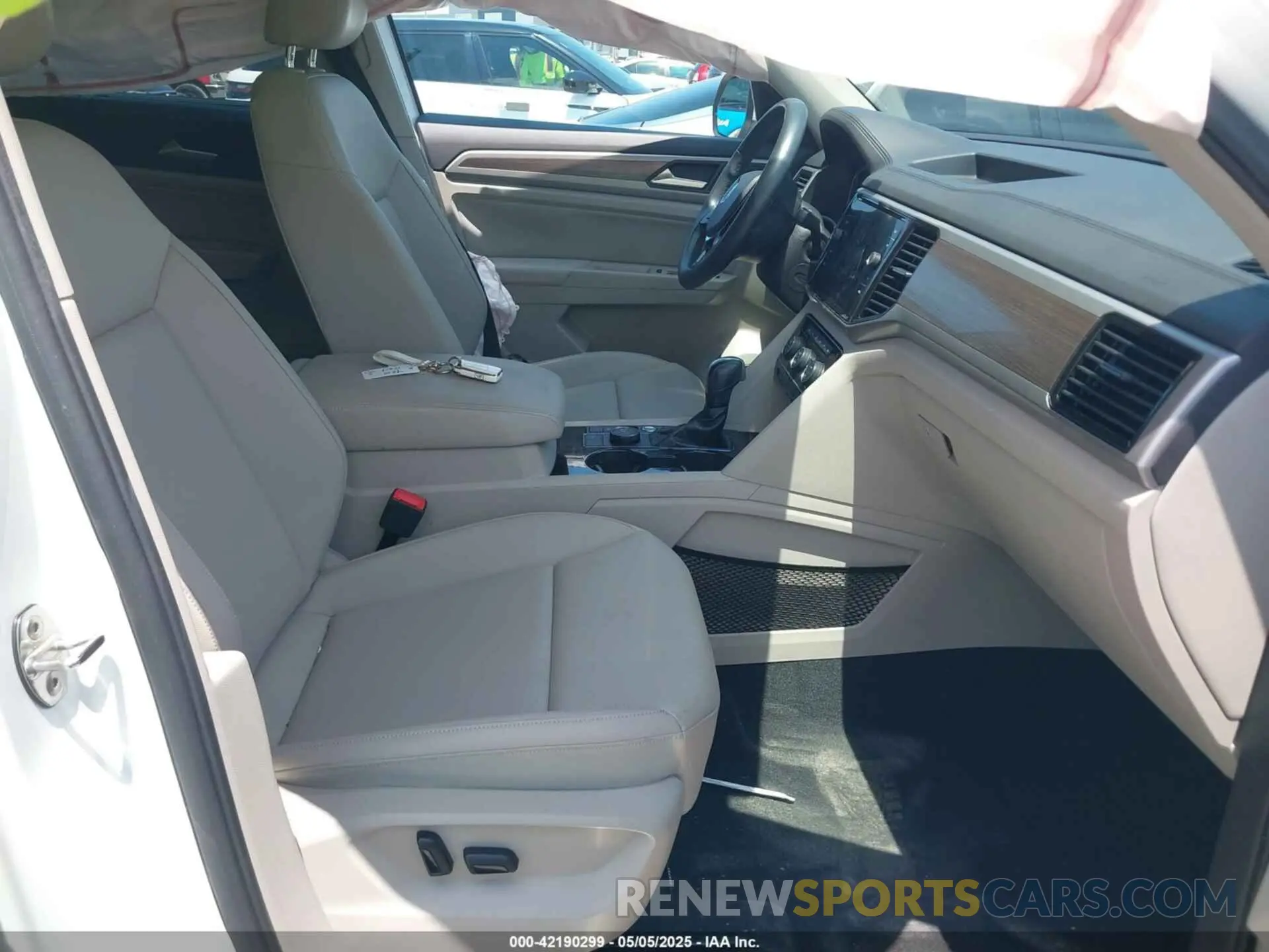 5 Photograph of a damaged car 1V2MR2CA0LC504010 VOLKSWAGEN ATLAS 2020