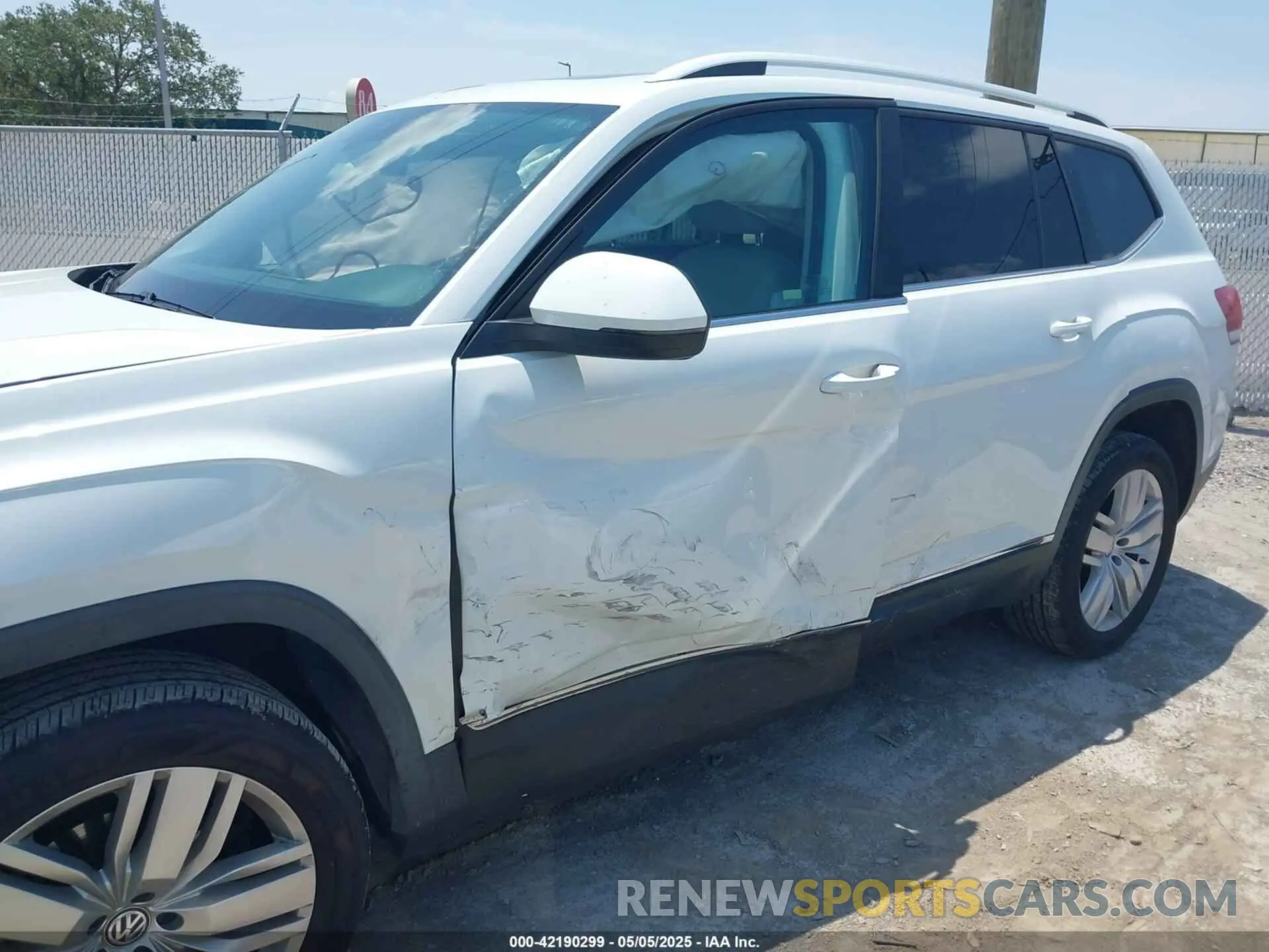 6 Photograph of a damaged car 1V2MR2CA0LC504010 VOLKSWAGEN ATLAS 2020