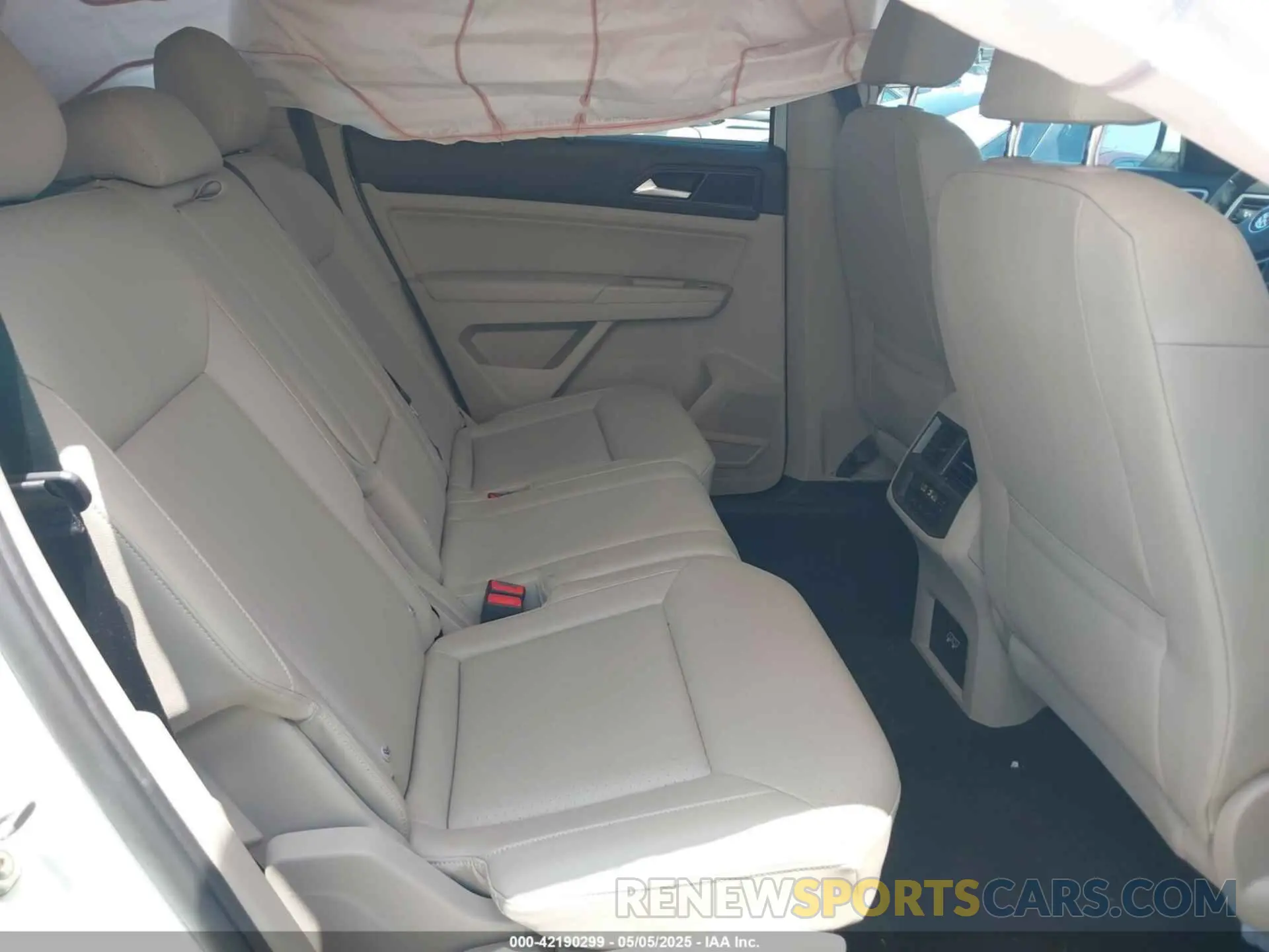 8 Photograph of a damaged car 1V2MR2CA0LC504010 VOLKSWAGEN ATLAS 2020