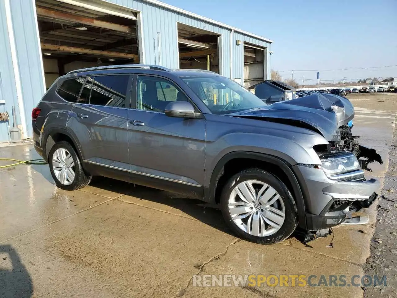 4 Photograph of a damaged car 1V2MR2CA4LC504561 VOLKSWAGEN ATLAS 2020