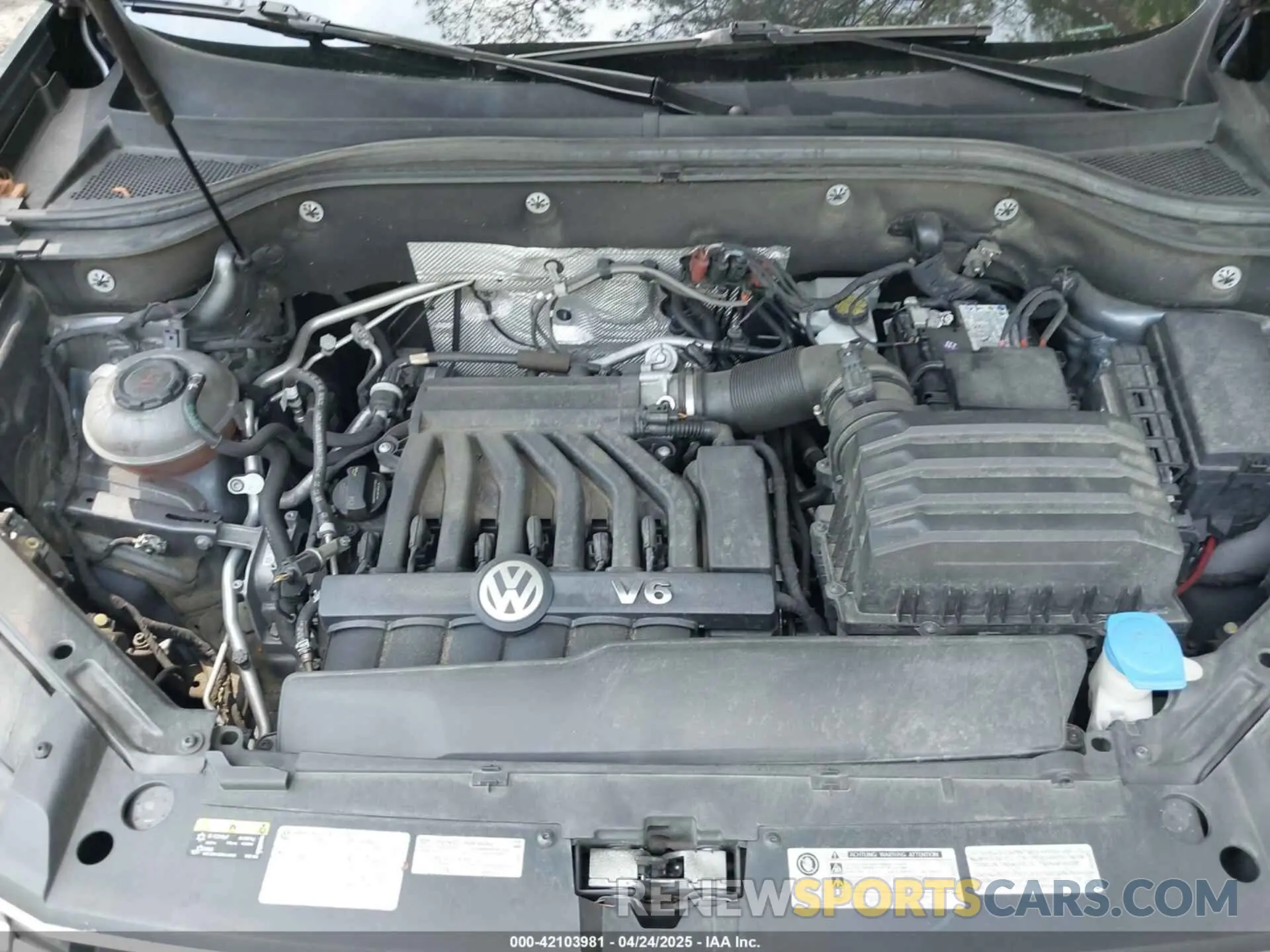 10 Photograph of a damaged car 1V2TR2CAXLC506214 VOLKSWAGEN ATLAS 2020