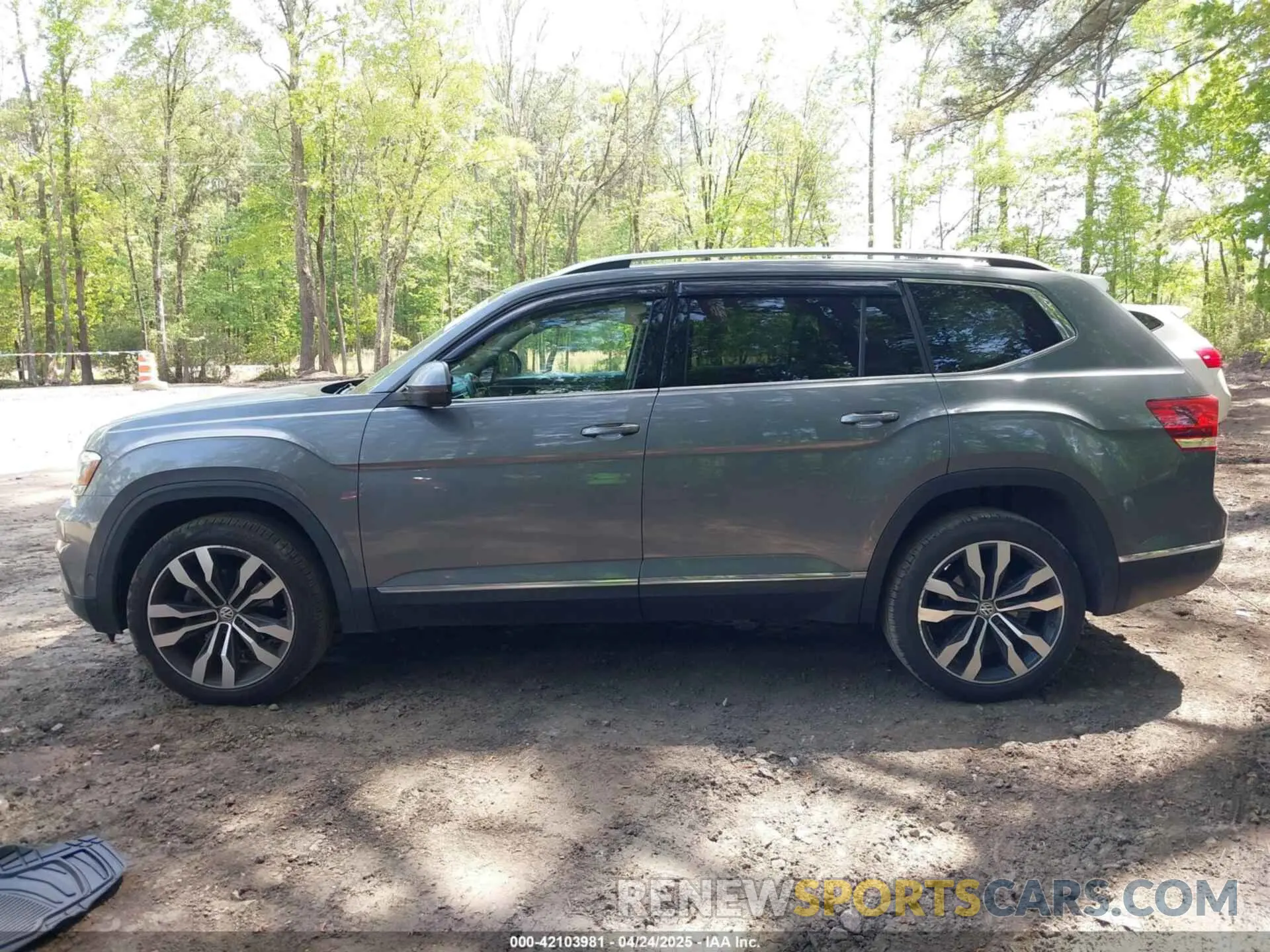 14 Photograph of a damaged car 1V2TR2CAXLC506214 VOLKSWAGEN ATLAS 2020