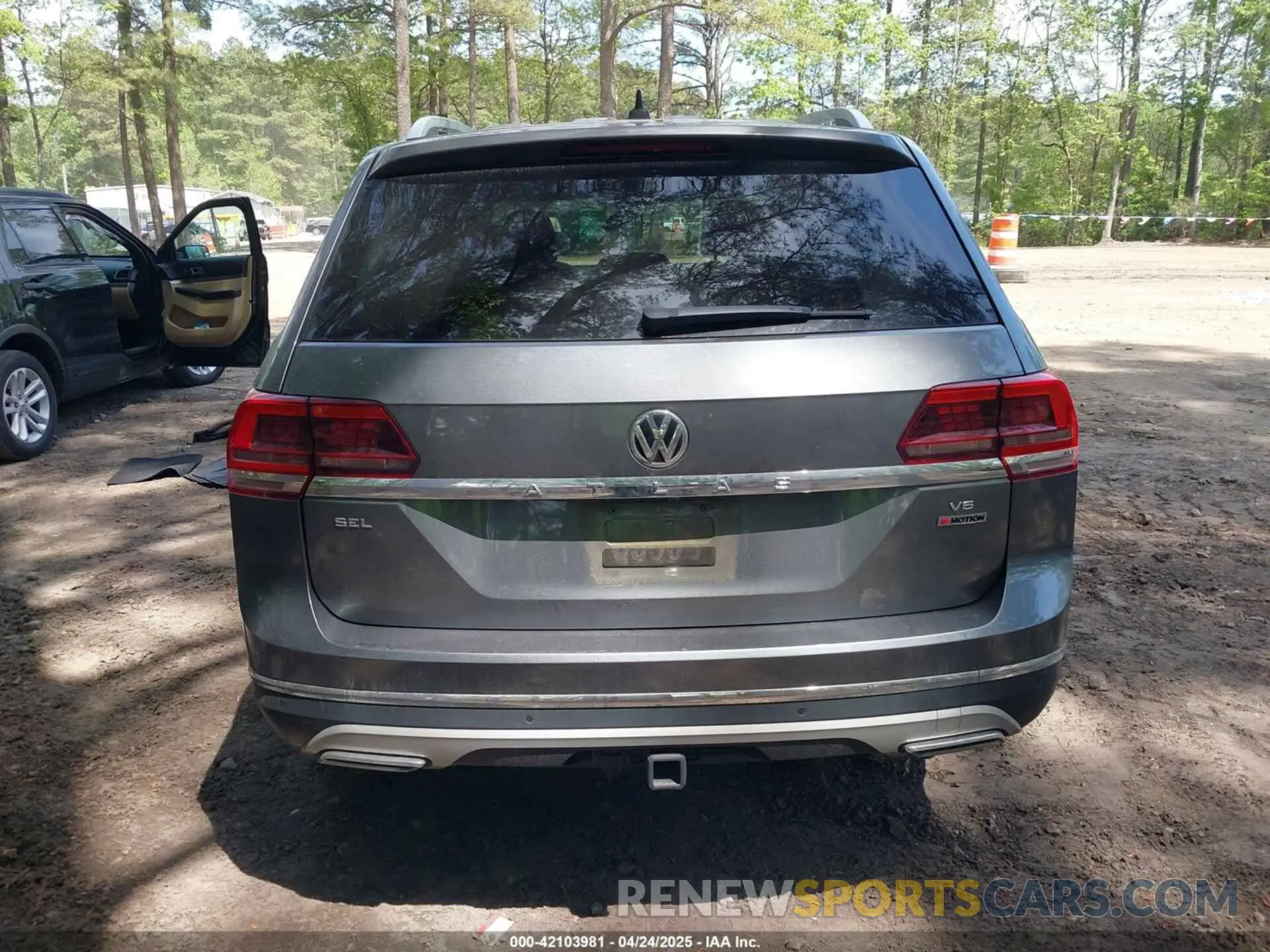 16 Photograph of a damaged car 1V2TR2CAXLC506214 VOLKSWAGEN ATLAS 2020